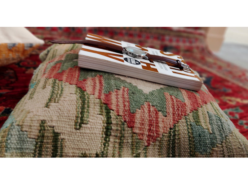 Artistic Ways to Use Cushions for Home Décor