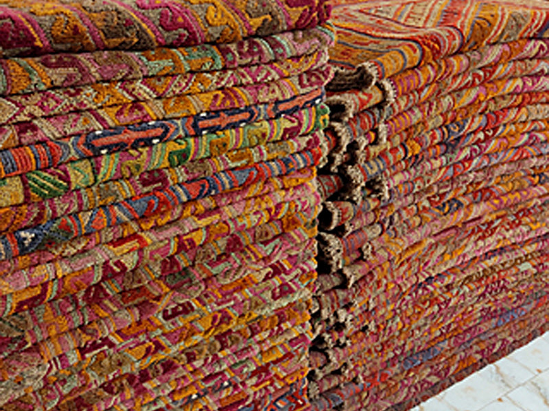 How to Layer Mashwani Rugs like a Champ?