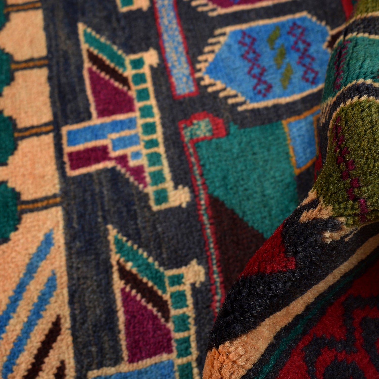 Handmade Pictorial Carpet 2' 8" x 4' 1" ft / 82 x 125 cm - No. 10255