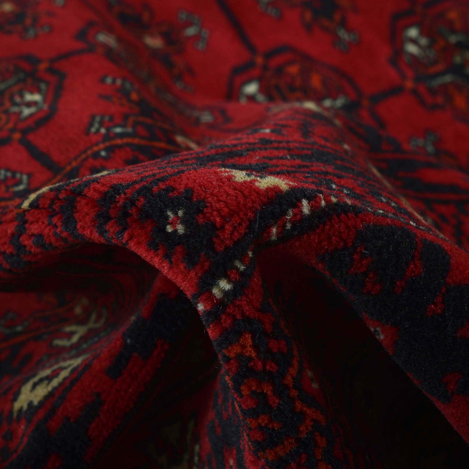 Red Bokhara Rug 4' 2" x 5' 6" ft / 127 x 167 cm - No. 1325