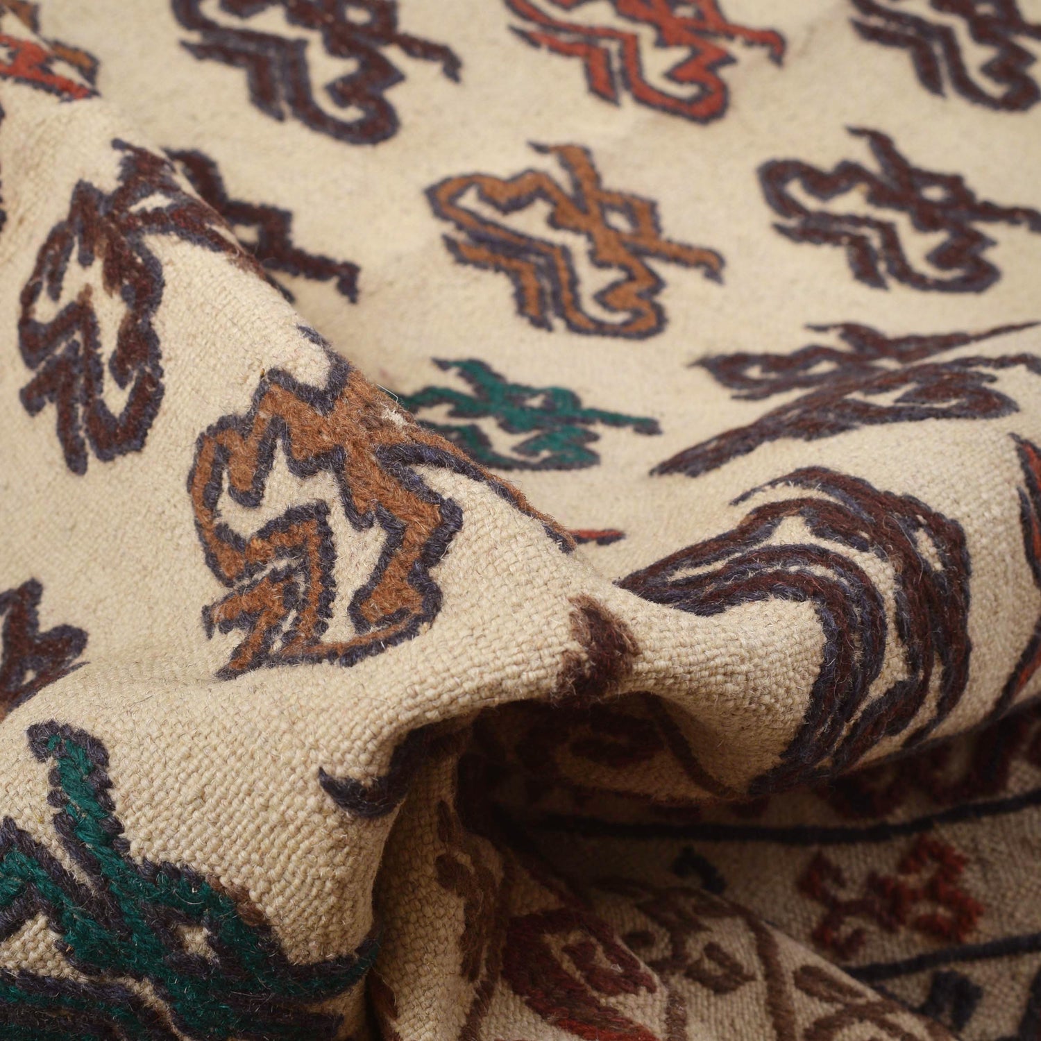 White Flat Weave Kelim 4' 5" x 5' 11" ft / 135 x 180 cm - No. 2356