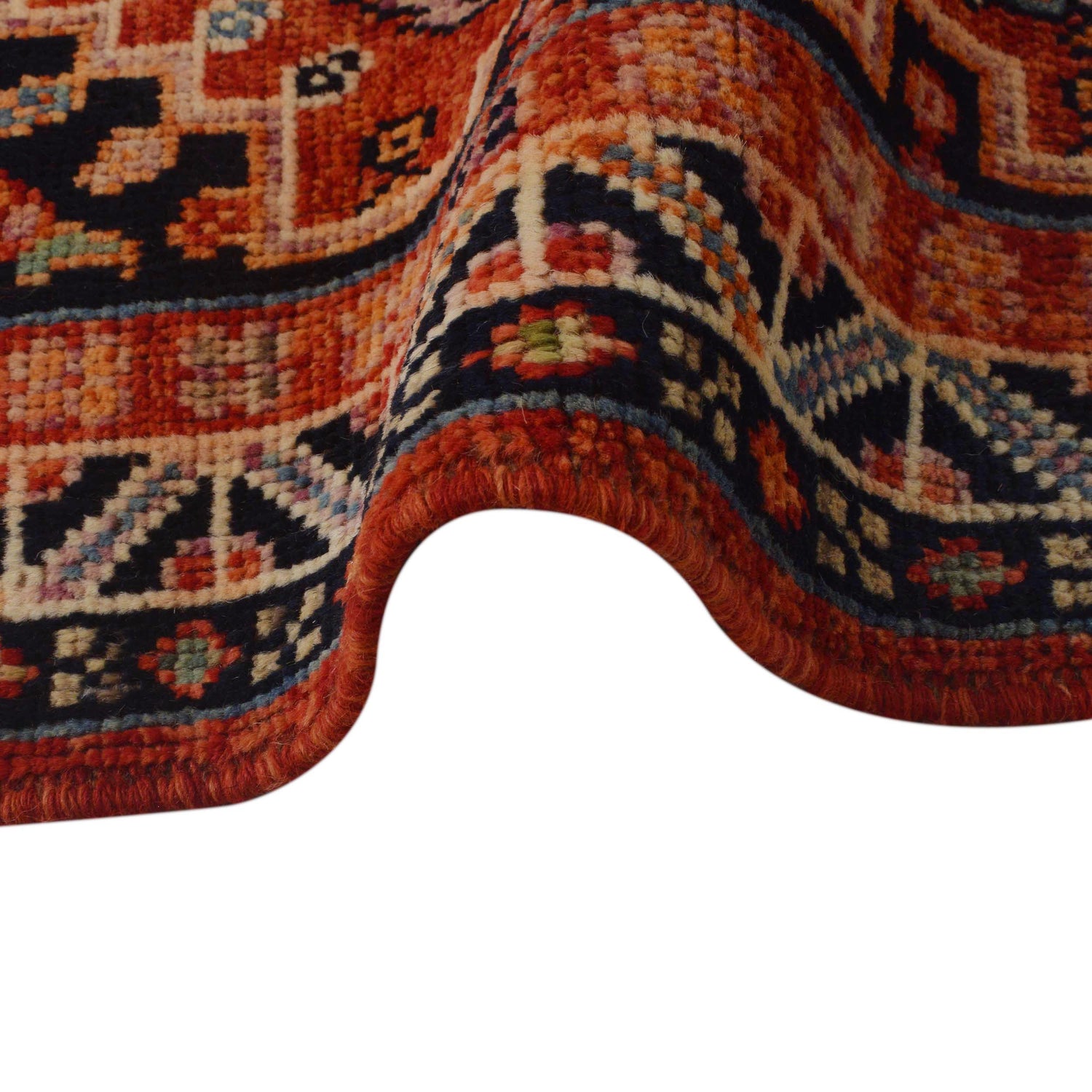 Rich Red Color Shiraz Carpet 4' 1" x 5' 11" ft / 124 x 180 cm - No. G36502