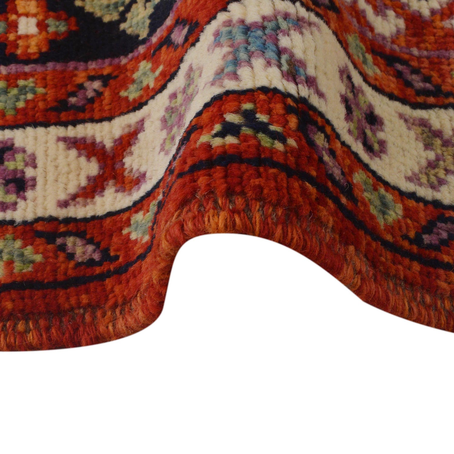 Rich Red Color Shiraz Carpet 4' 0" x 5' 10" ft / 121 x 177 cm - No. G36504