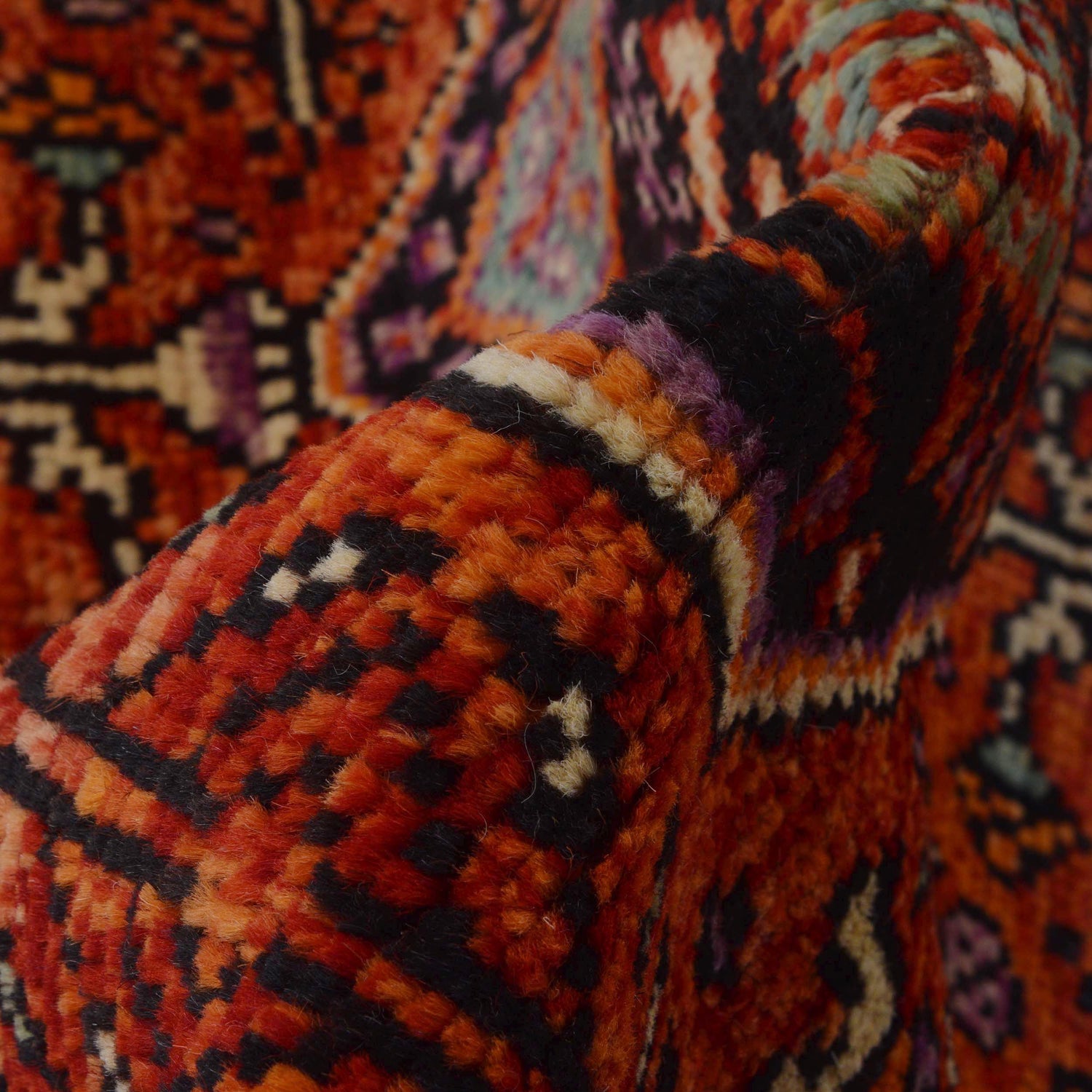 Rich Red Color Shiraz Carpet 3' 5" x 4' 9" ft / 103 x 144 cm - No. P36257