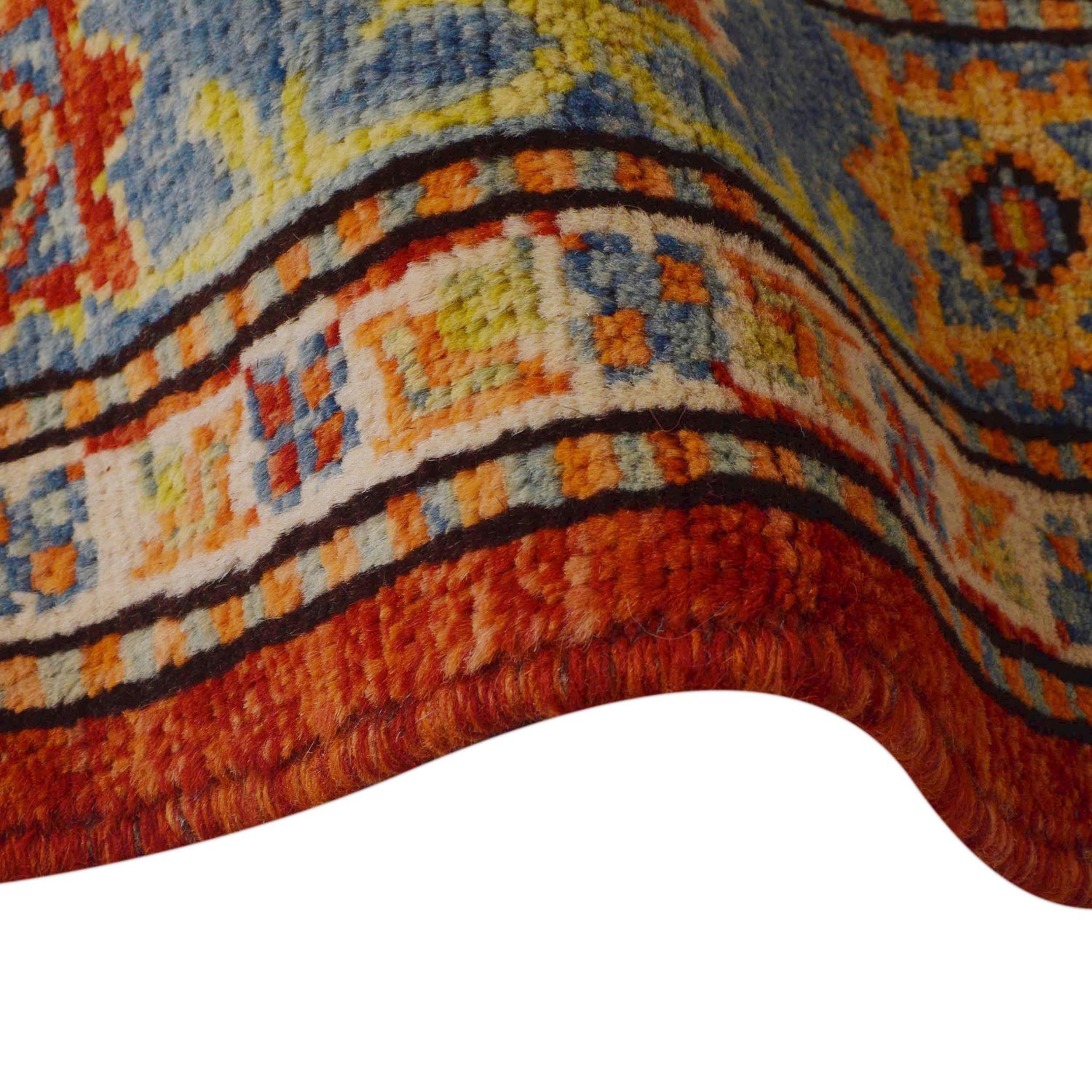 Rich Red Color Shiraz Carpet 5' 1" x 6' 7" ft / 155 x 200 cm - No. P36353