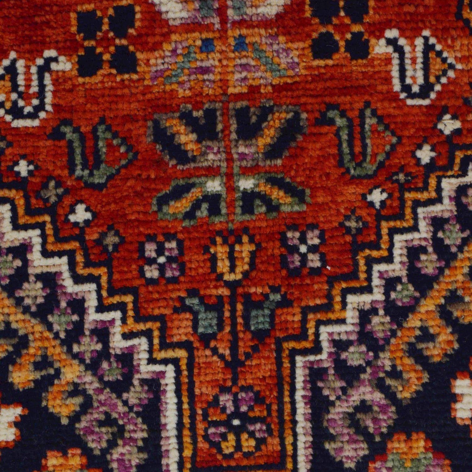 Rich Red Color Shiraz Carpet 5' 1" x 6' 4" ft / 156 x 194 cm - No. P36361