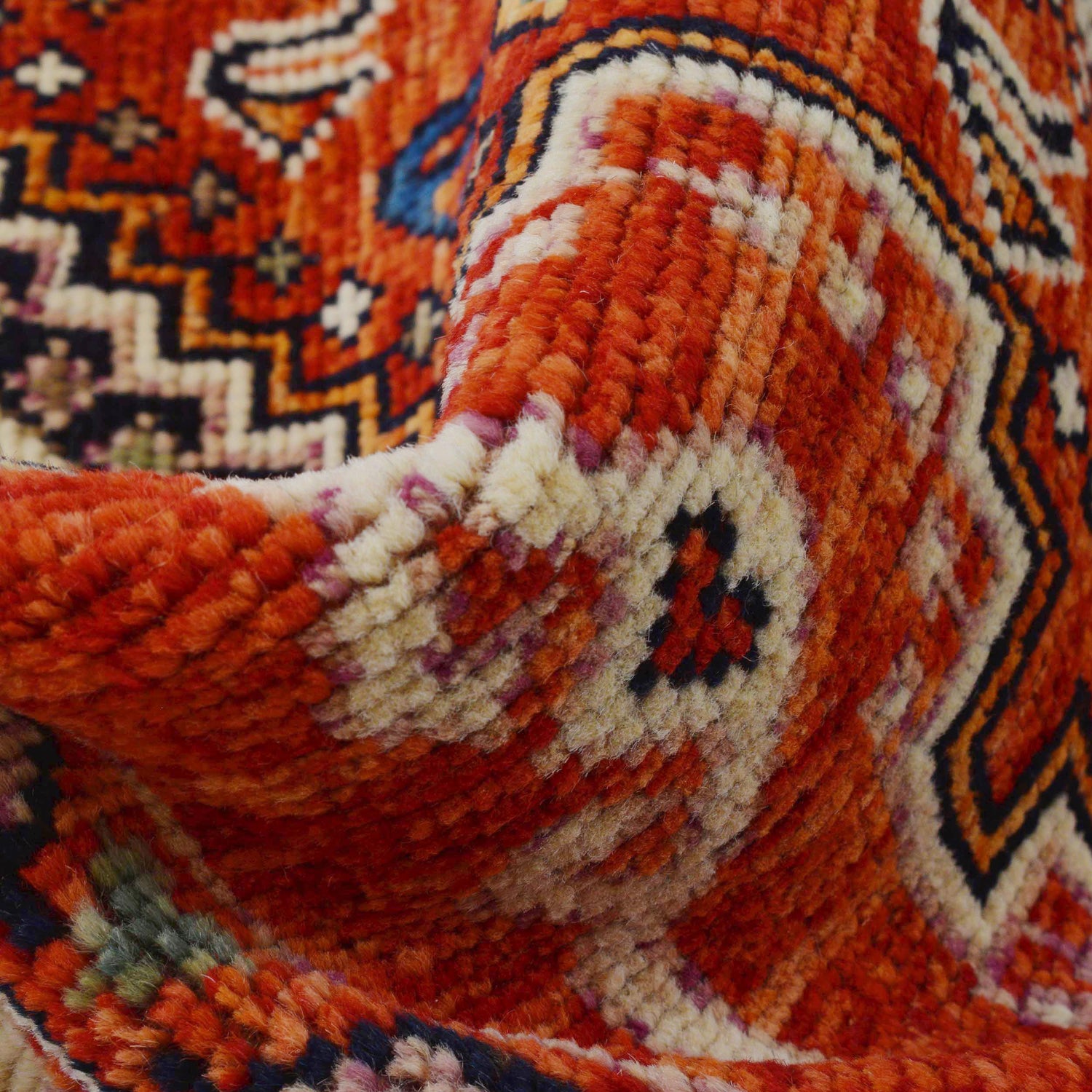 Rich Red Color Shiraz Carpet 5' 1" x 6' 4" ft / 156 x 194 cm - No. P36361