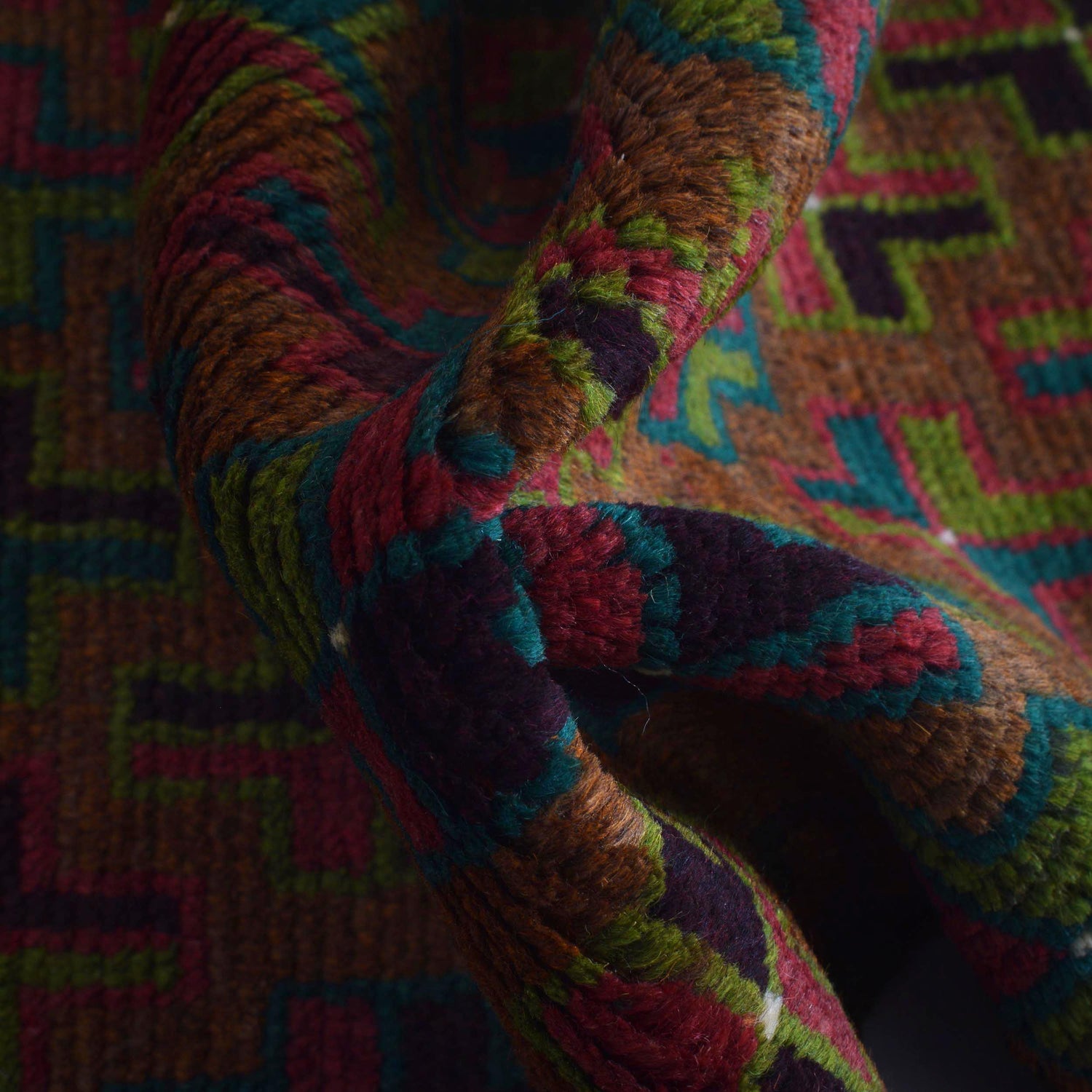 Traditional Handwoven Baluch Runner 2' 1" x 6' 2" ft / 63 x 189 cm - No. R18318