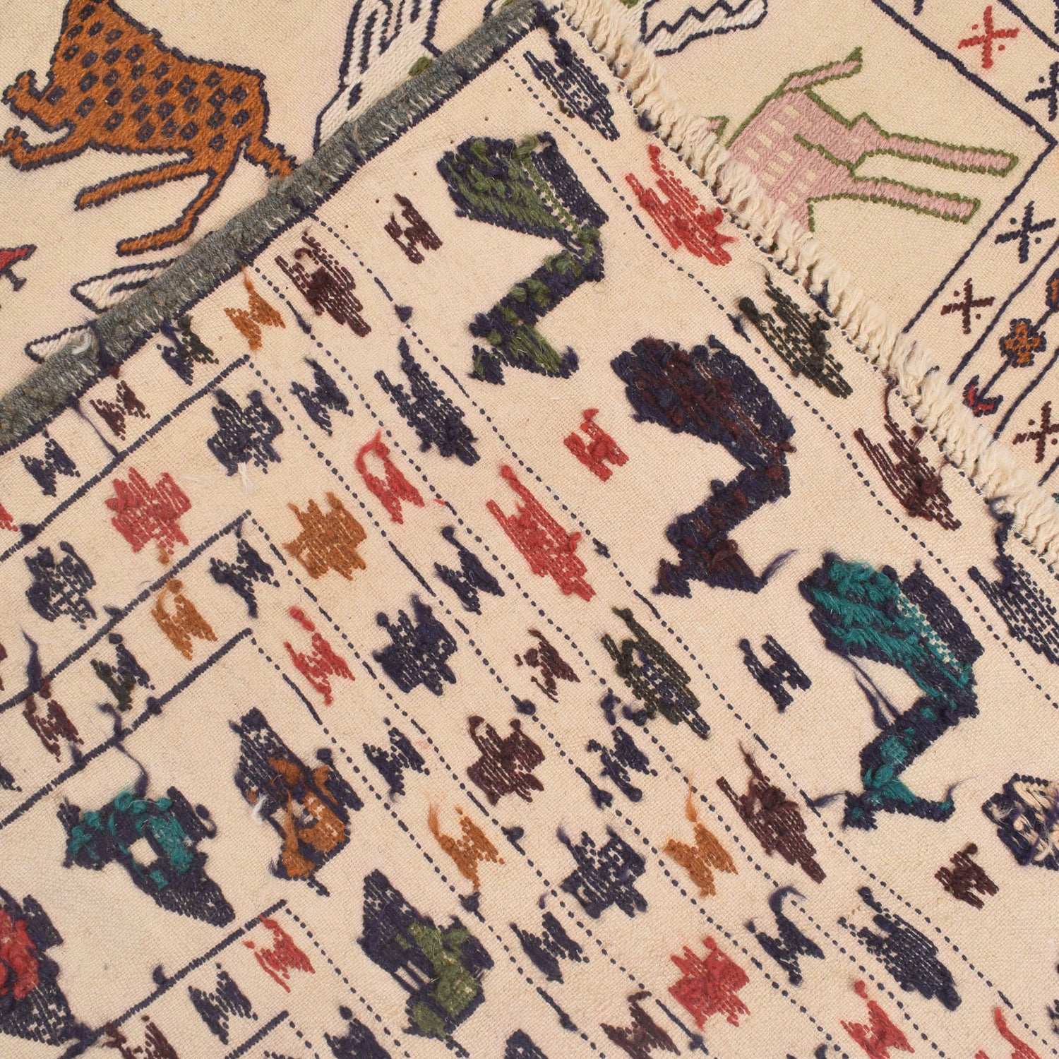 White Flat Weave Kelim 4' 6" x 5' 12" ft / 136 x 182 cm - No. B20012