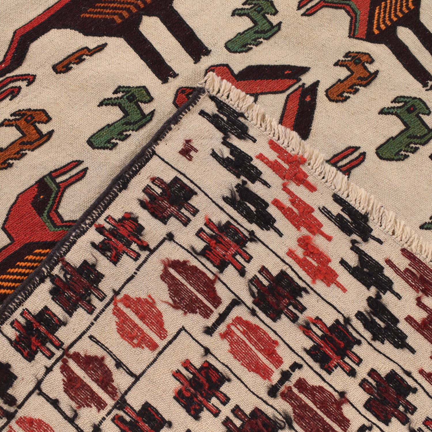 White Flat Weave Kelim 4' 6" x 5' 8" ft / 138 x 173 cm - No. B21967