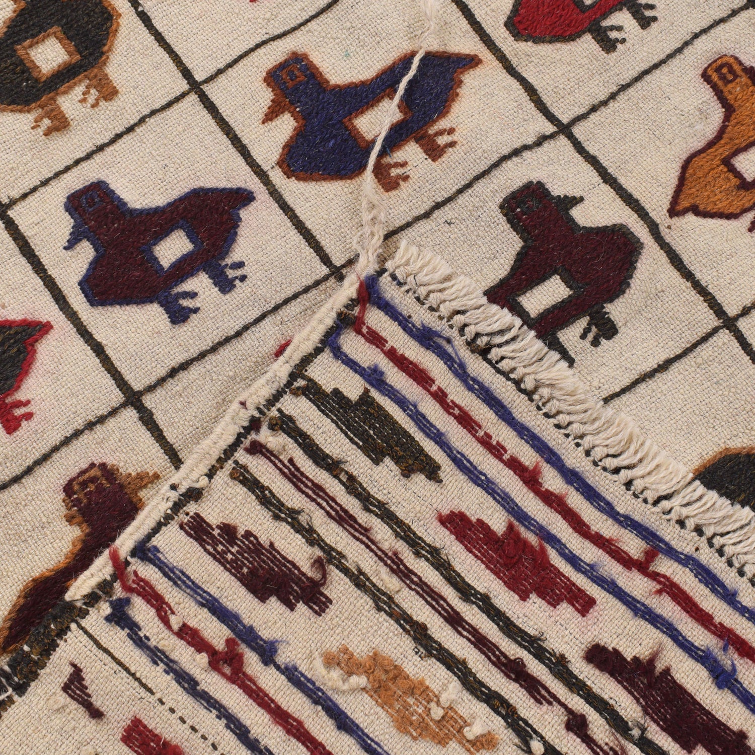 White Flat Weave Kelim 3' 10" x 5' 10" ft / 116 x 177 cm - No. B21968