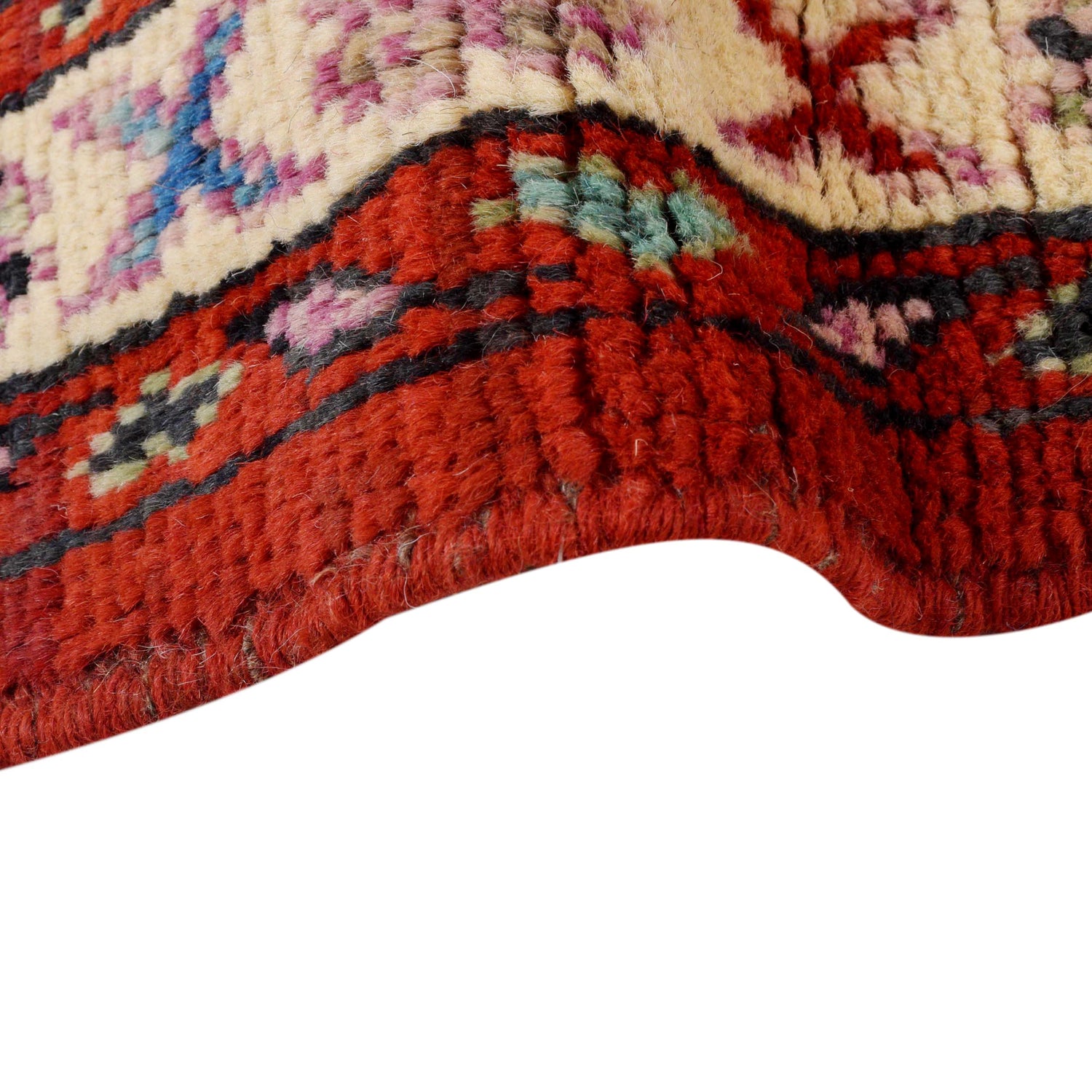 Rich Red Color Shiraz Carpet 4' 11" x 6' 6" ft / 150 x 199 cm - No. B29773