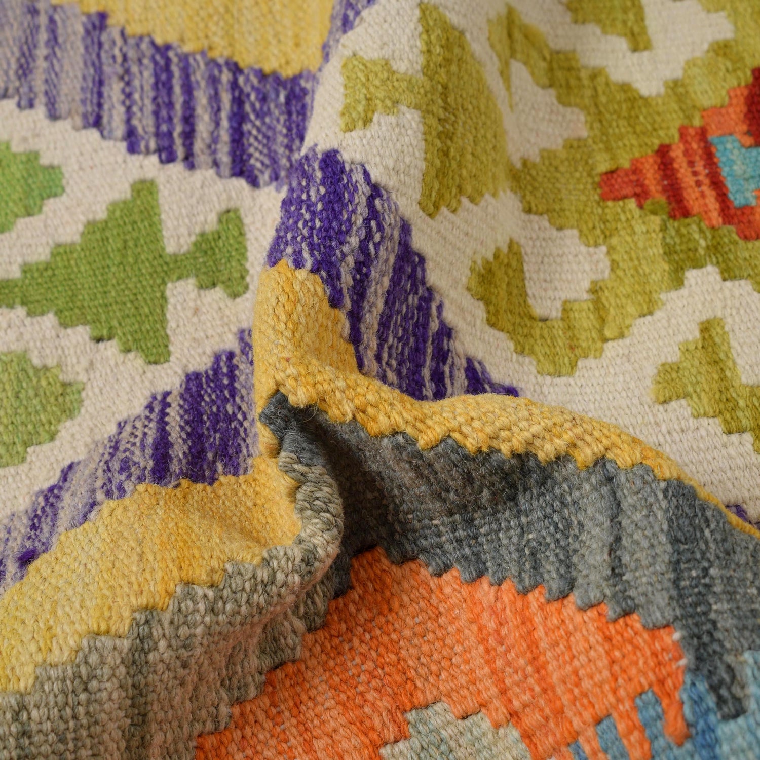 Short Kilim Runner 2' 3" x 6' 6" ft / 68 x 197 cm - No. B30487