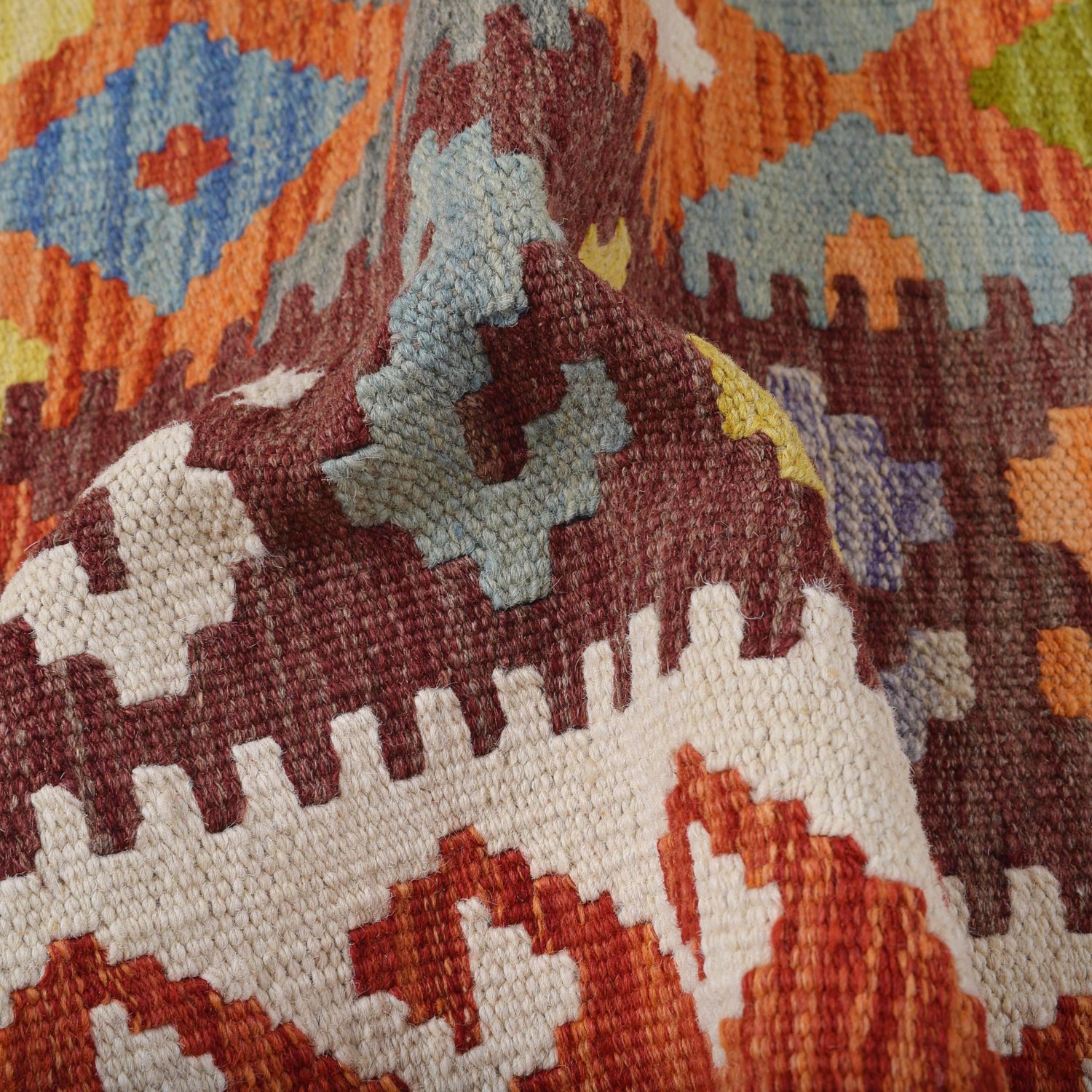 Short Kilim Runner 2' 4" x 6' 8" ft / 72 x 204 cm - No. B30537