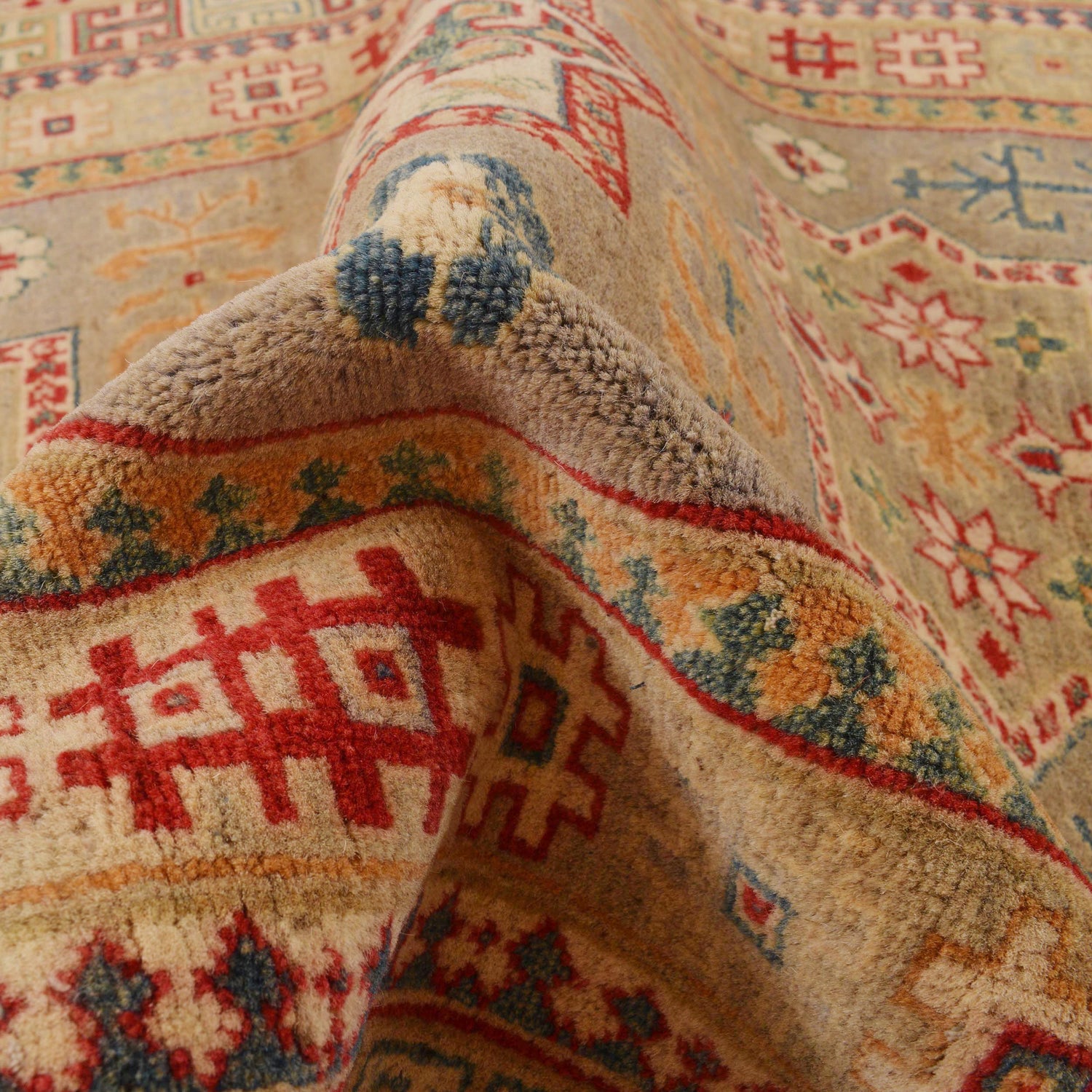 Hand knotted Kazak Carpet 3' 11" x 5' 7" ft / 120 x 171 cm - No. B34613