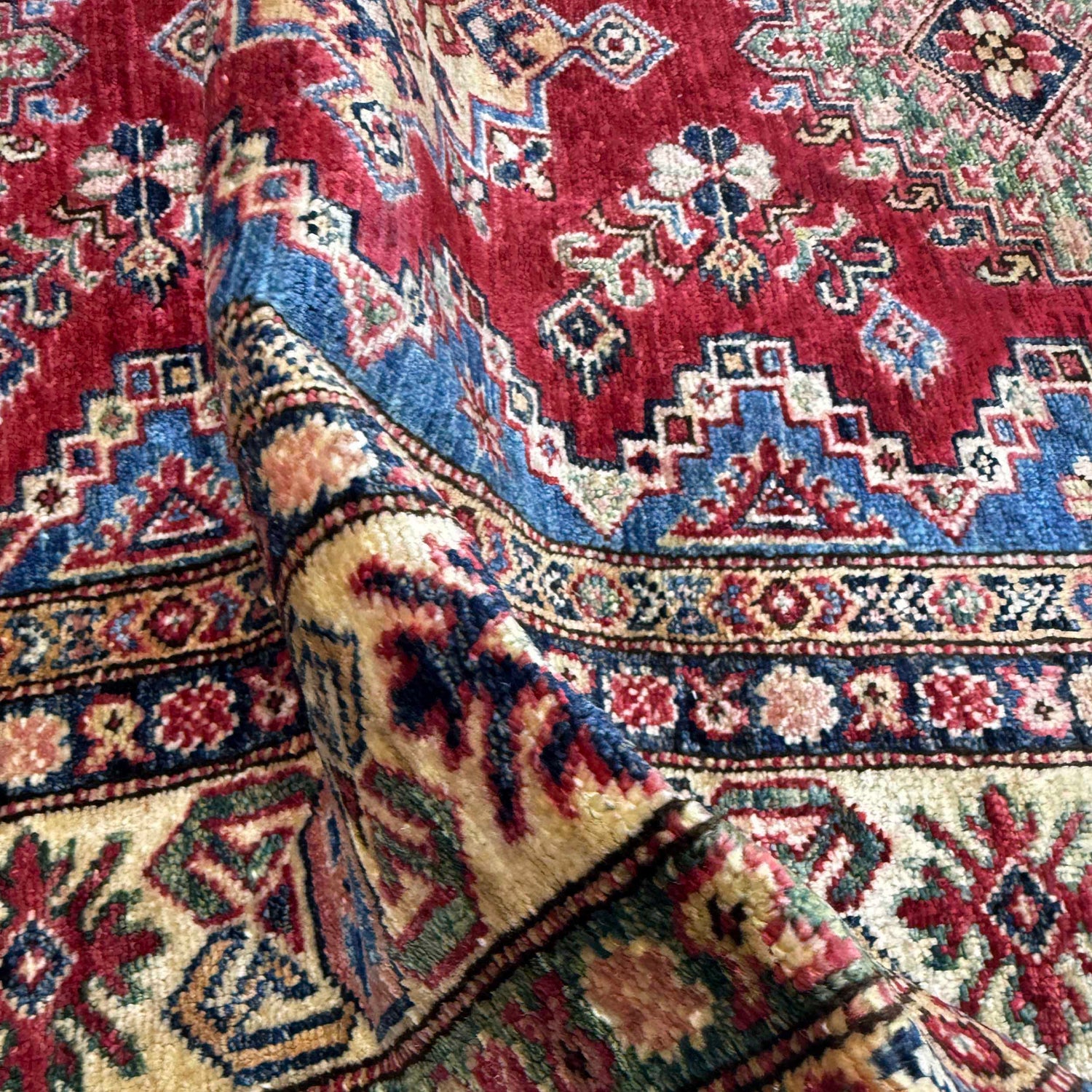 High-Quality Kazak Area Rug 4' 0" x 5' 11" ft / 123 x 181 cm - No. B39604