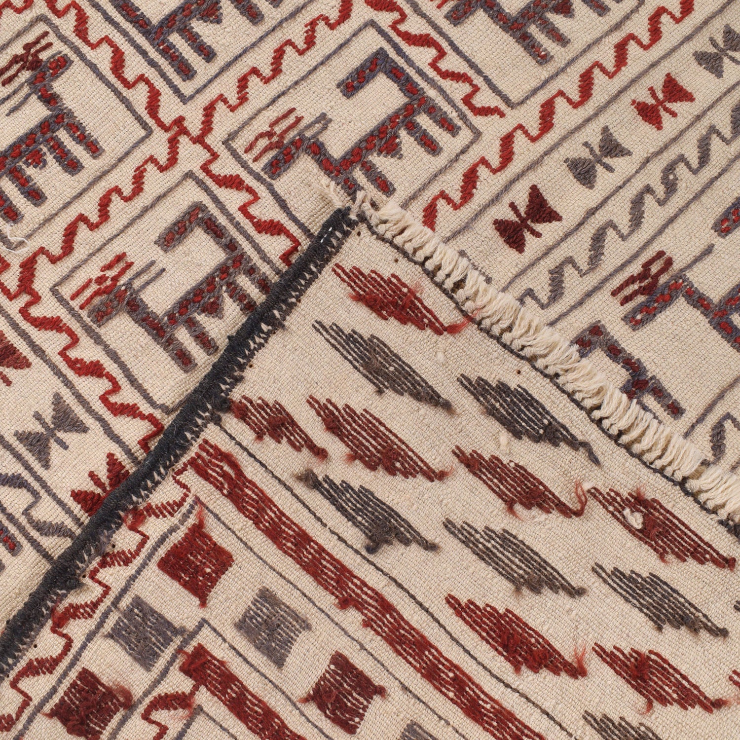 White Flat Weave Kelim 4' 4" x 6' 2" ft / 133 x 188 cm - No. G21970