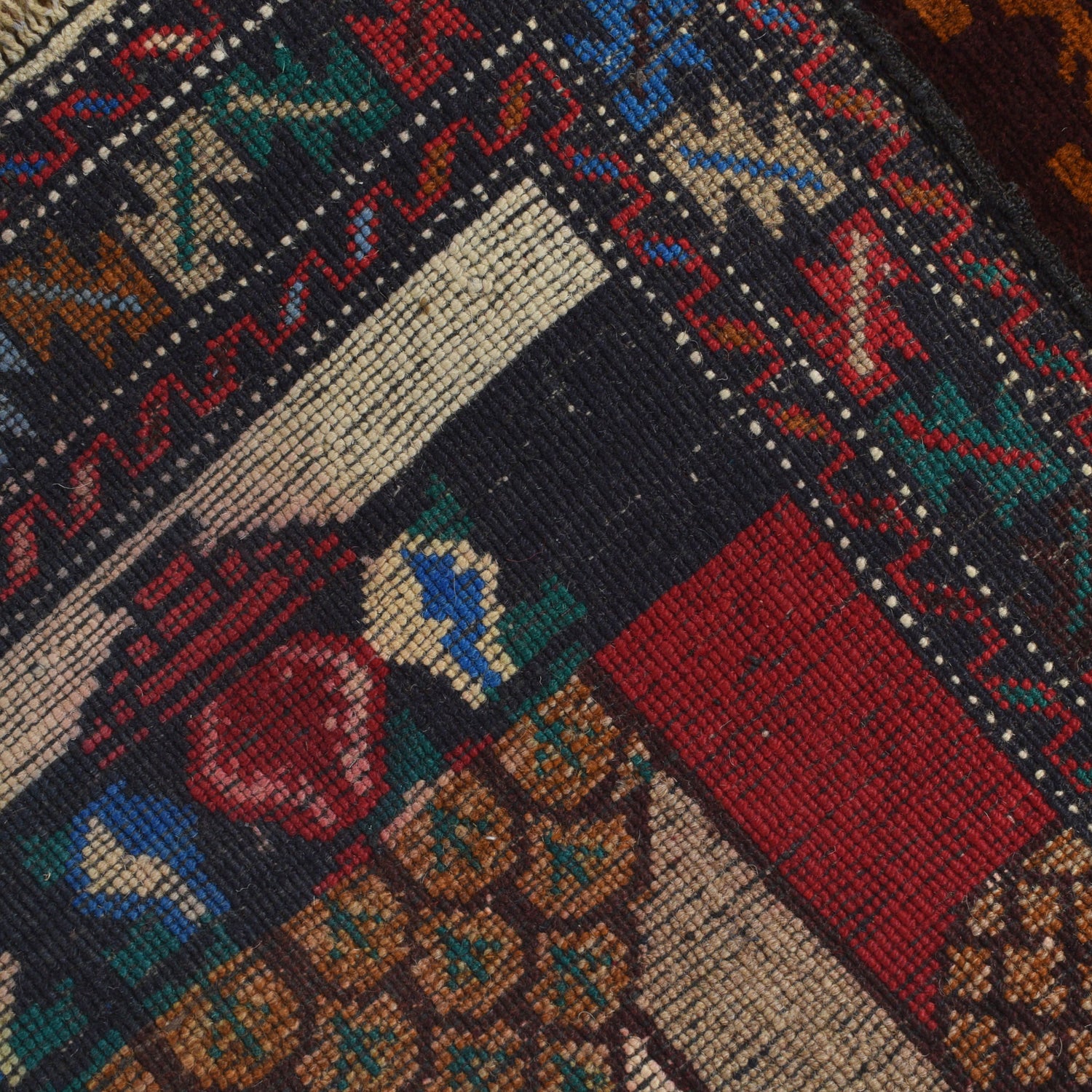 Handmade Pictorial Carpet 2' 11" x 4' 8" ft / 88 x 141 cm - No. G22013