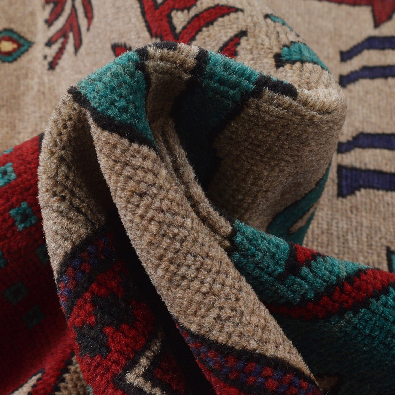 Hand Made Animal Pictorial Area Carpet 4' 6" x 6' 1" ft / 137 x 186 cm - No. G23684