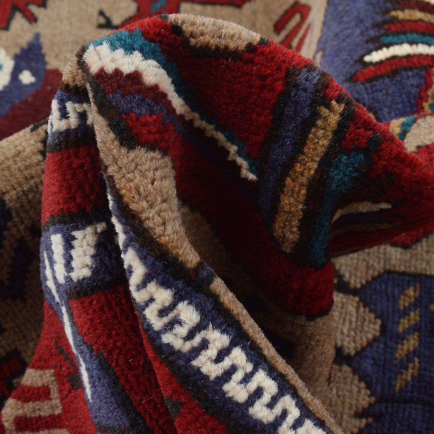 Hand Knotted Birds Pictorial Area Rug 3' 11" x 6' 2" ft / 119 x 189 cm - No. G23686