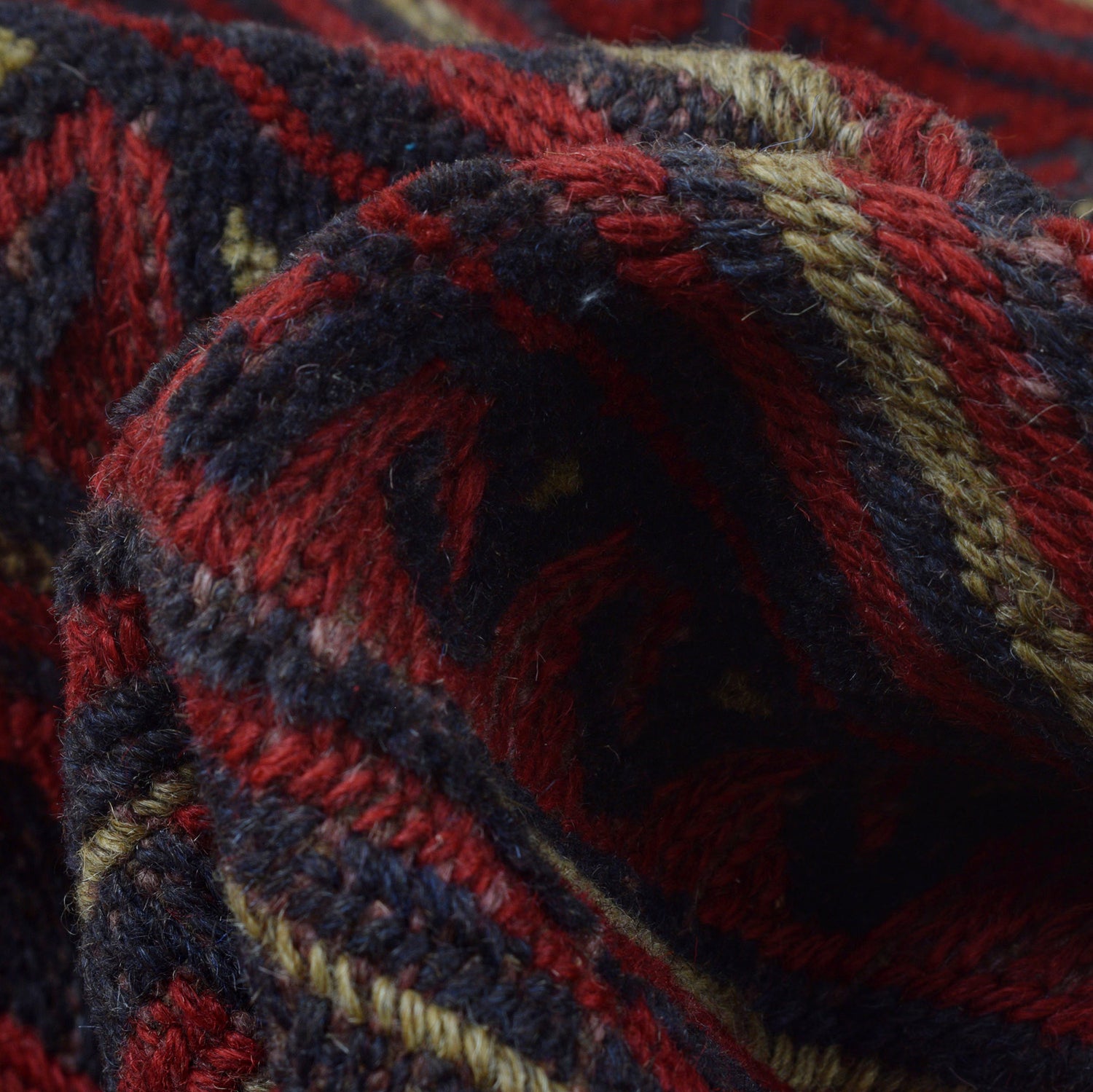 Traditional Mashwani Carpet 4' 6" x 5' 10" ft / 138 x 178 cm - No. G23710