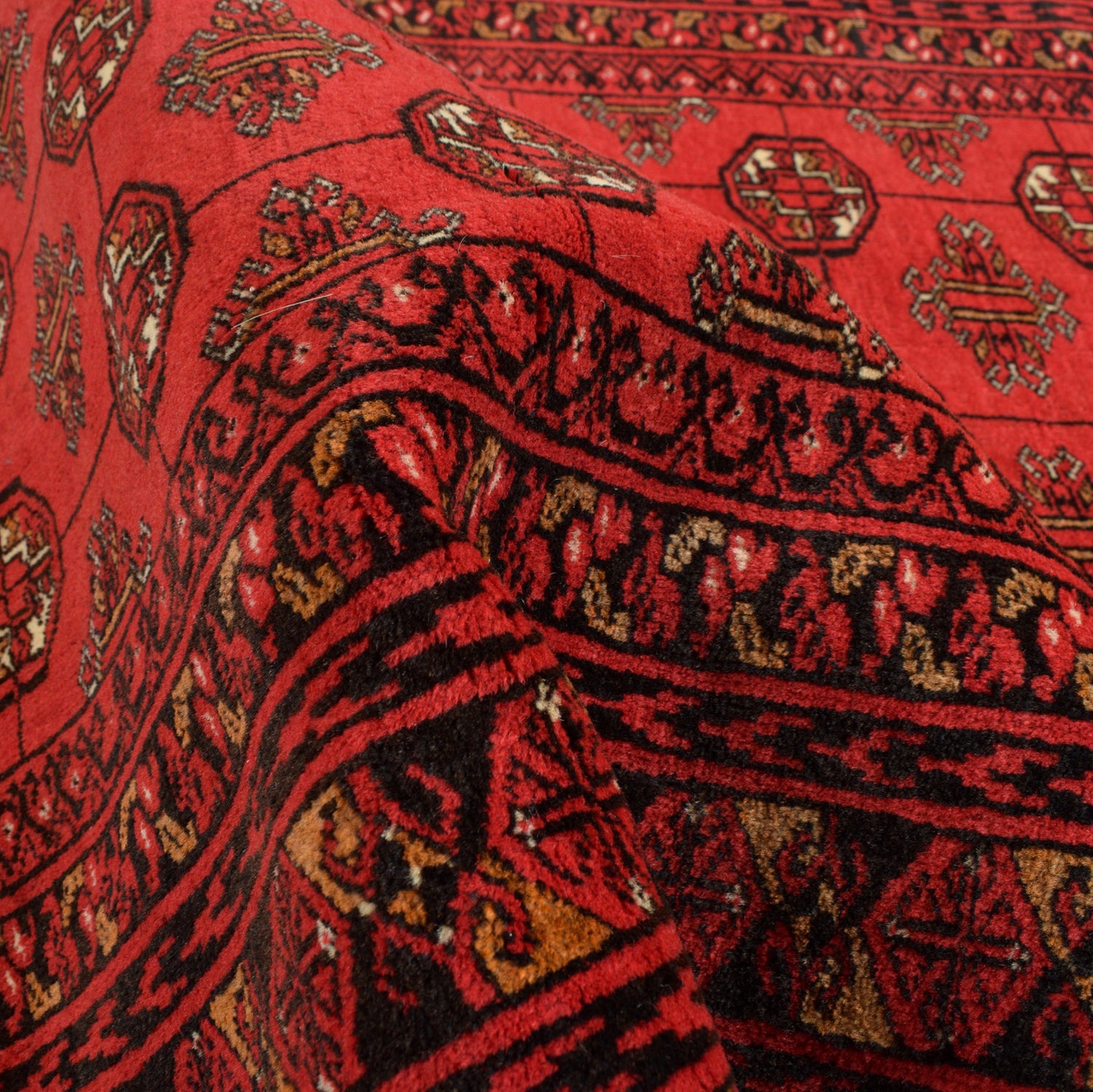 Firebrick Bokhara Rug 4' 1" x 5' 7" ft / 124 x 171 cm - No. G24927