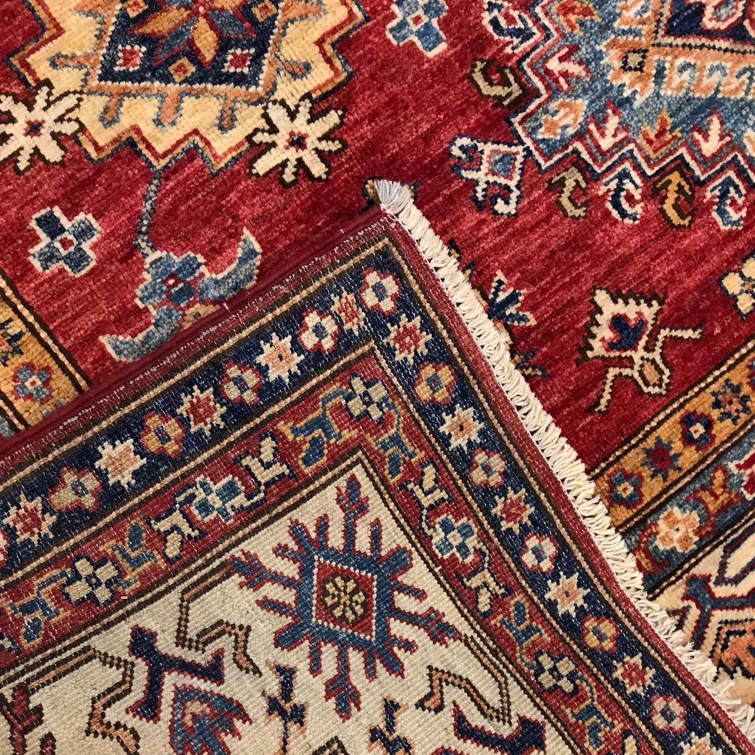 Fine Kazak Oriental Rug 5' 9" x 8' 0" ft / 176 x 243 cm - No. G31203