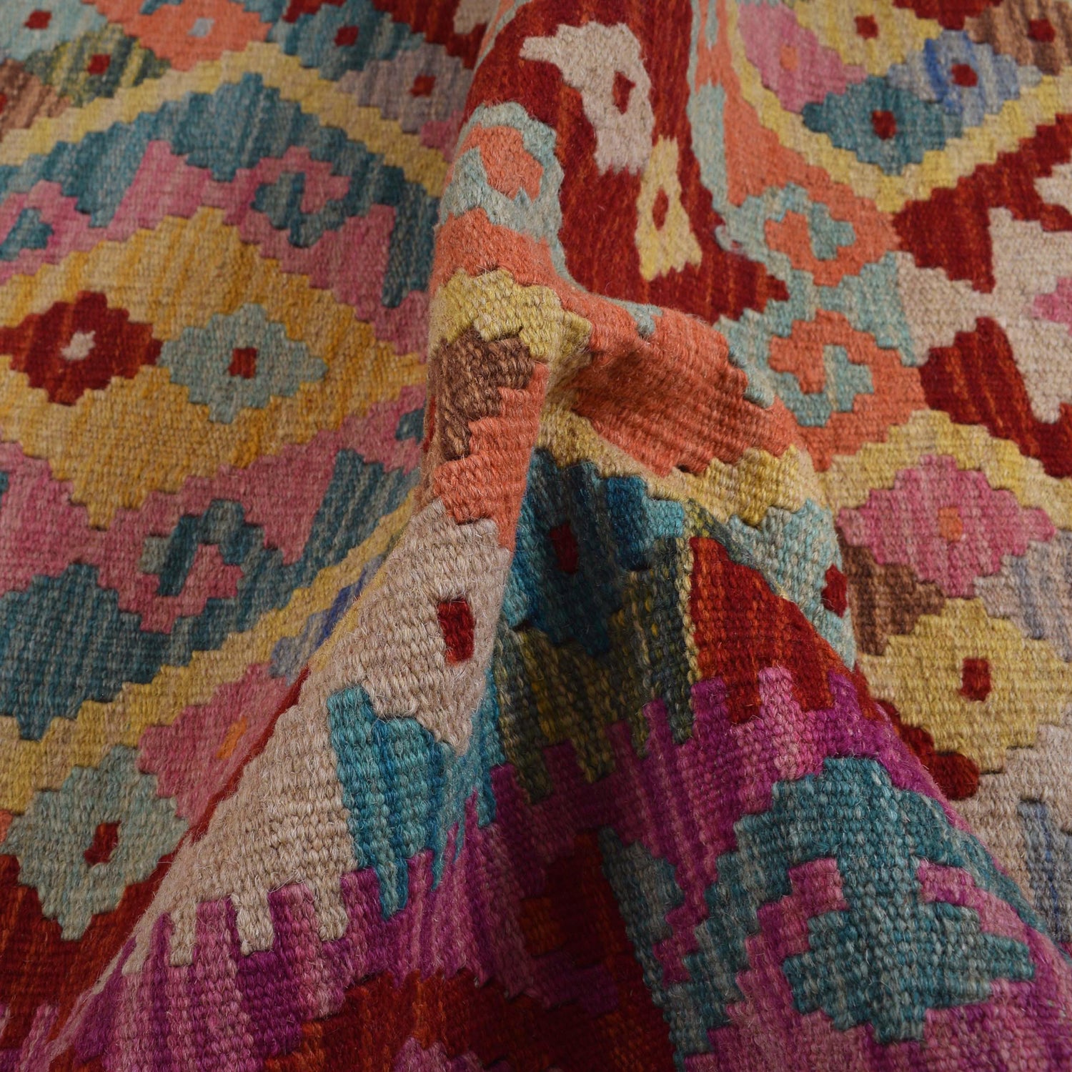 Short Kilim Runner 2' 2"x 6' 6" ft / 65 x 198 cm - No. G31344