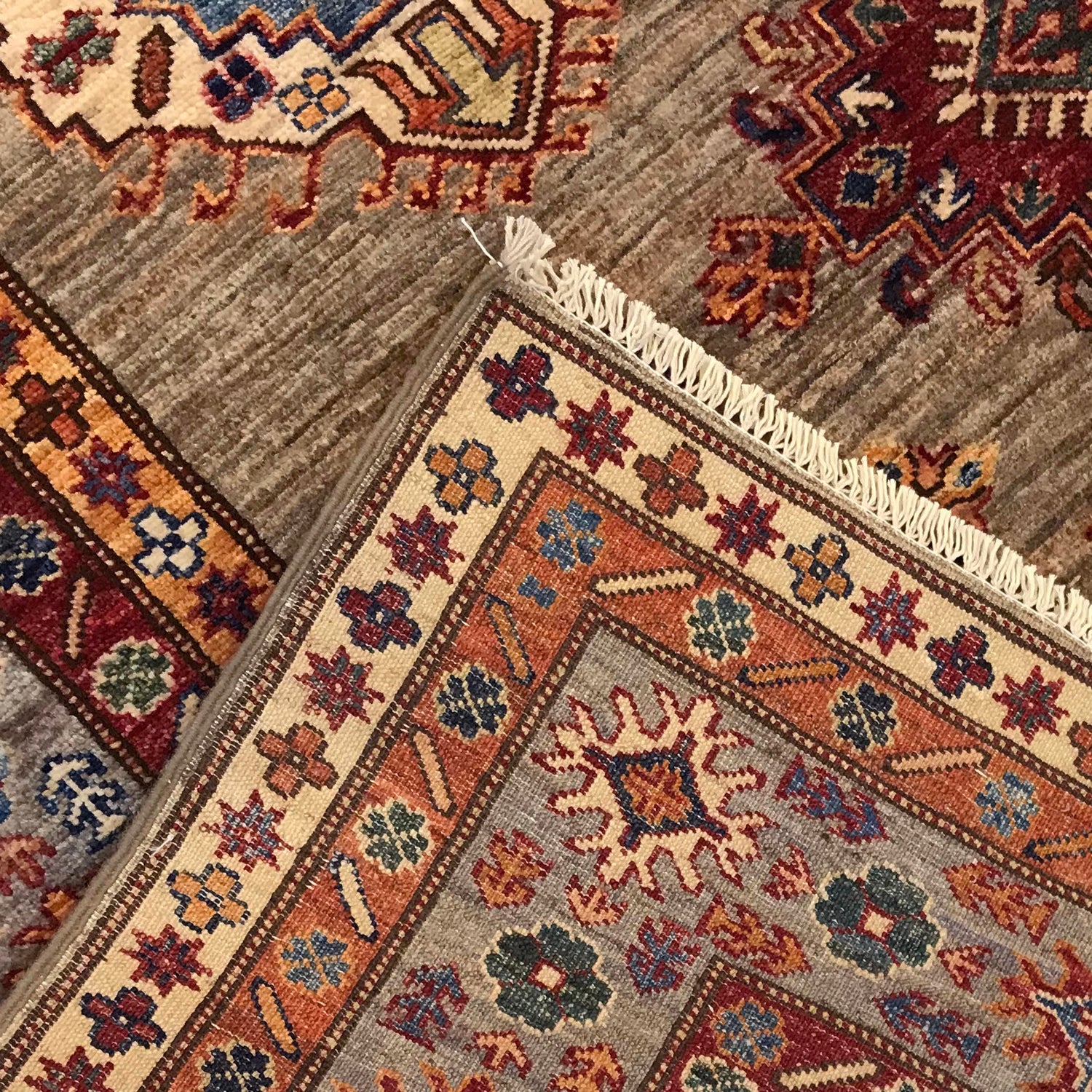 Luxury Fine Kazak Carpet 5' 9" x 7' 5" ft / 176 x 225 cm - No. G31690