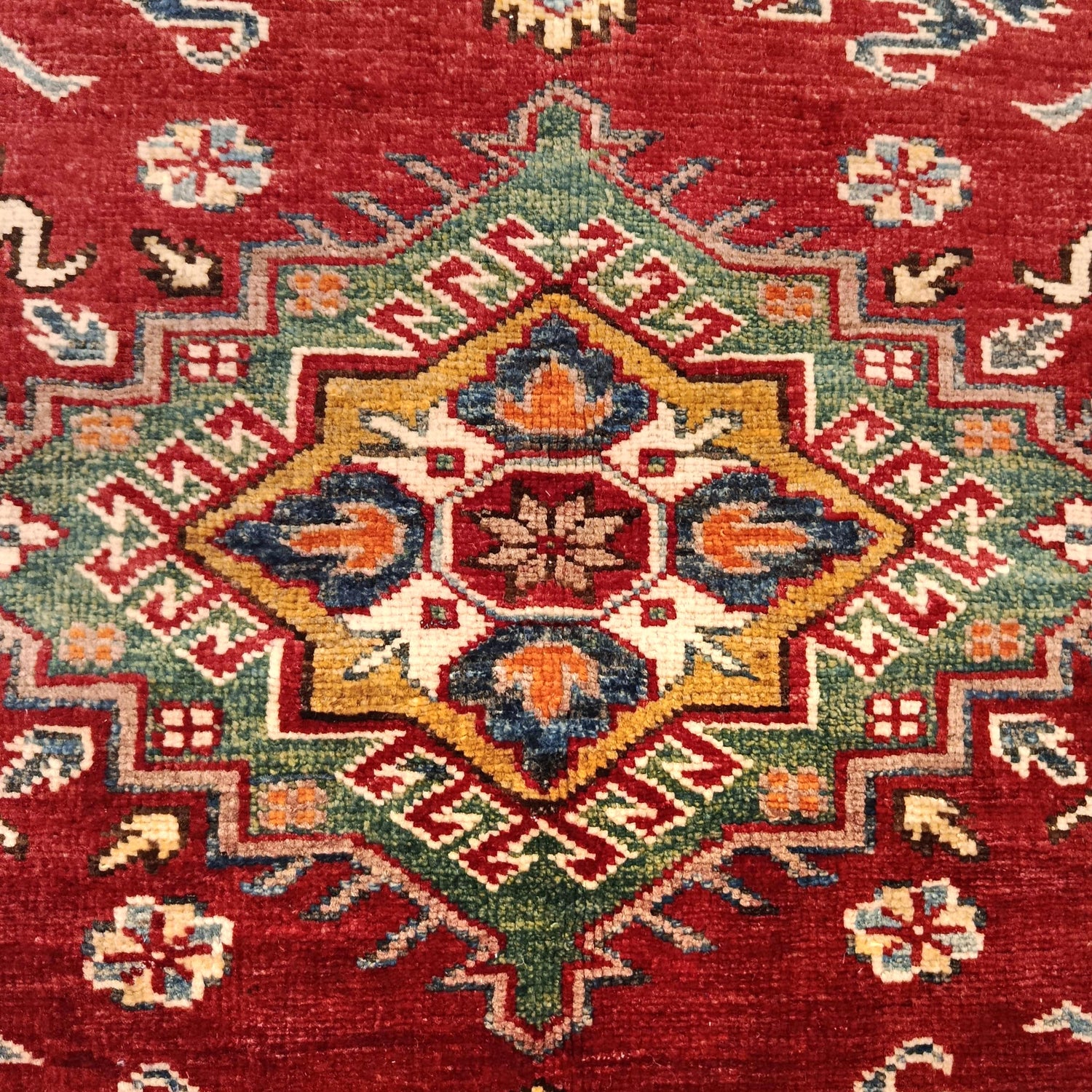 Supreme Kazak Carpet 4' 1" x 5' 7" ft / 124 x 170 cm - No. G31773