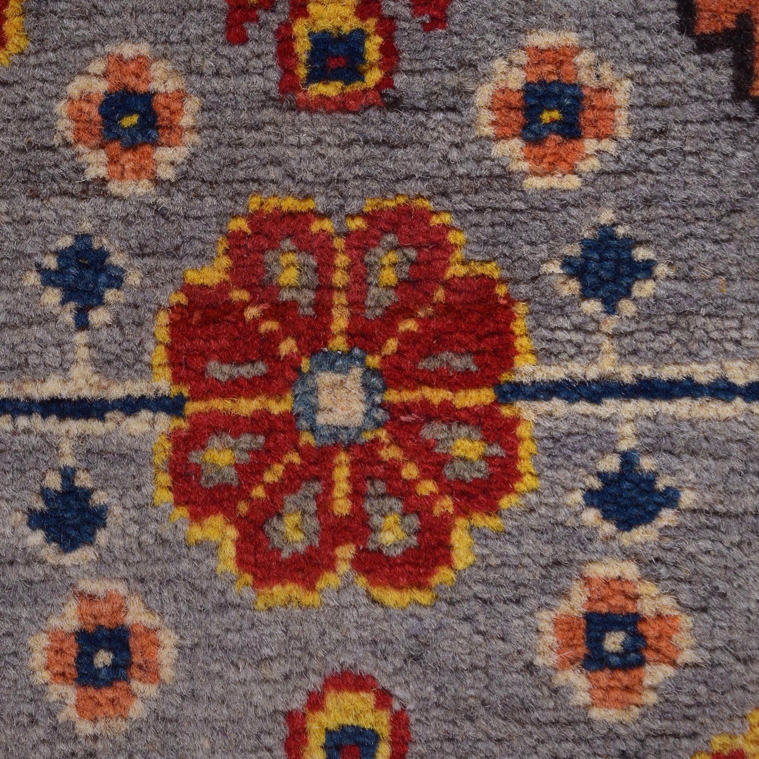 Handmade Kazak Area Rug 4' 0" x 5' 11" ft / 121 x 180 cm - No. G34002