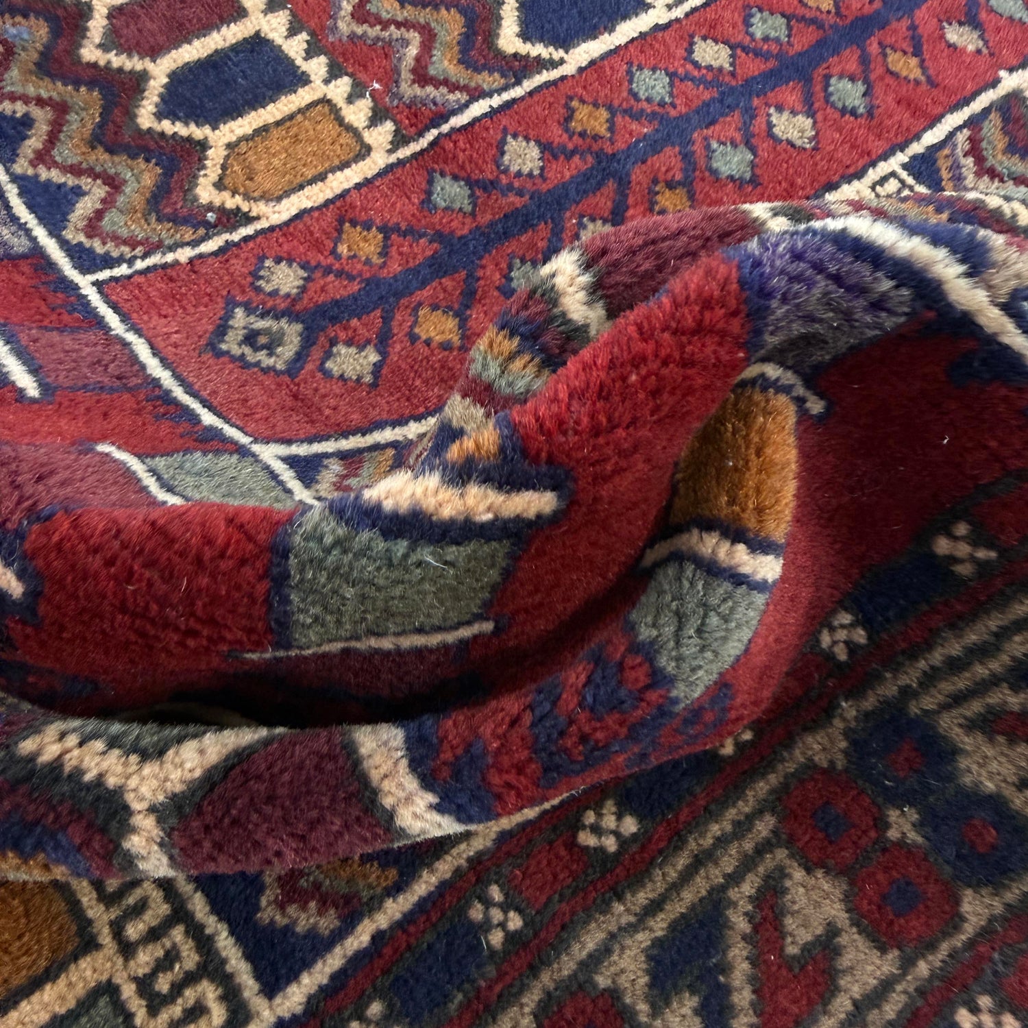Small Prayer Carpet 2' 10" x 3' 9" ft / 87 x 115 cm - No. G37682