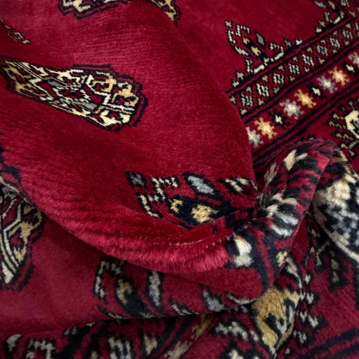 Handmade Bukhara Carpet 4' 1" x 5' 10" ft / 125 x 178 cm - No. G39155