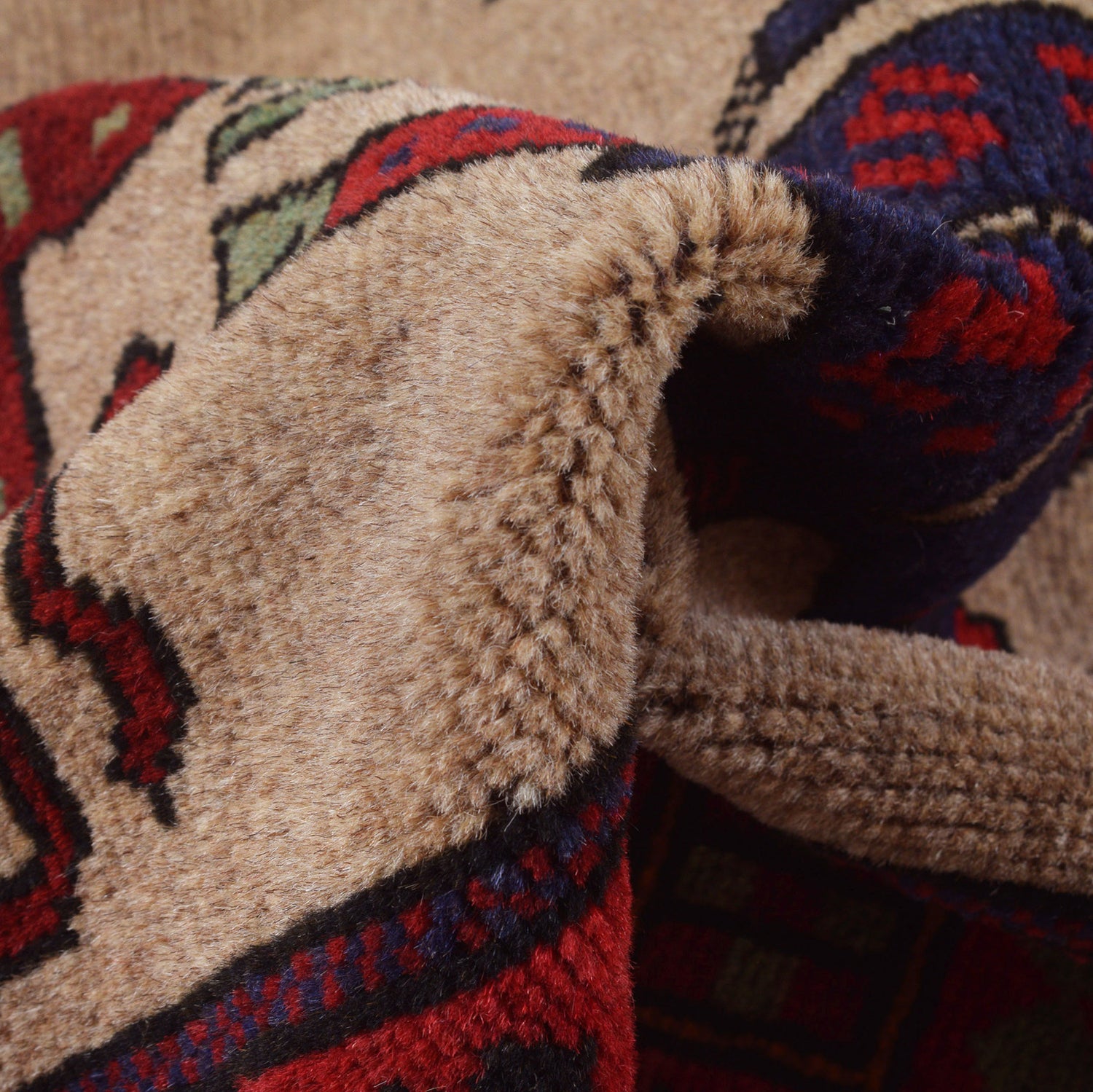 Hand Made Animal Pictorial Area Carpet 4' 3" x 5' 7" ft / 129 x 170 cm - No. R23766