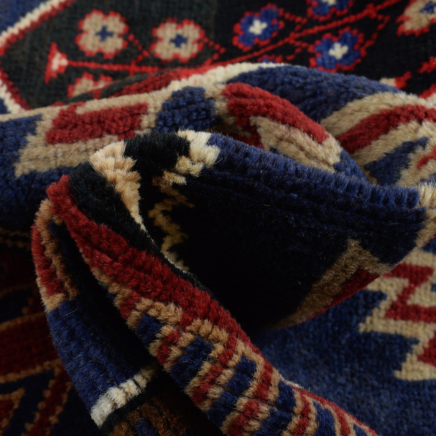 Traditional Baloch Rug 3' 3" x 4' 8" ft / 99 x 141 cm - No. R24913