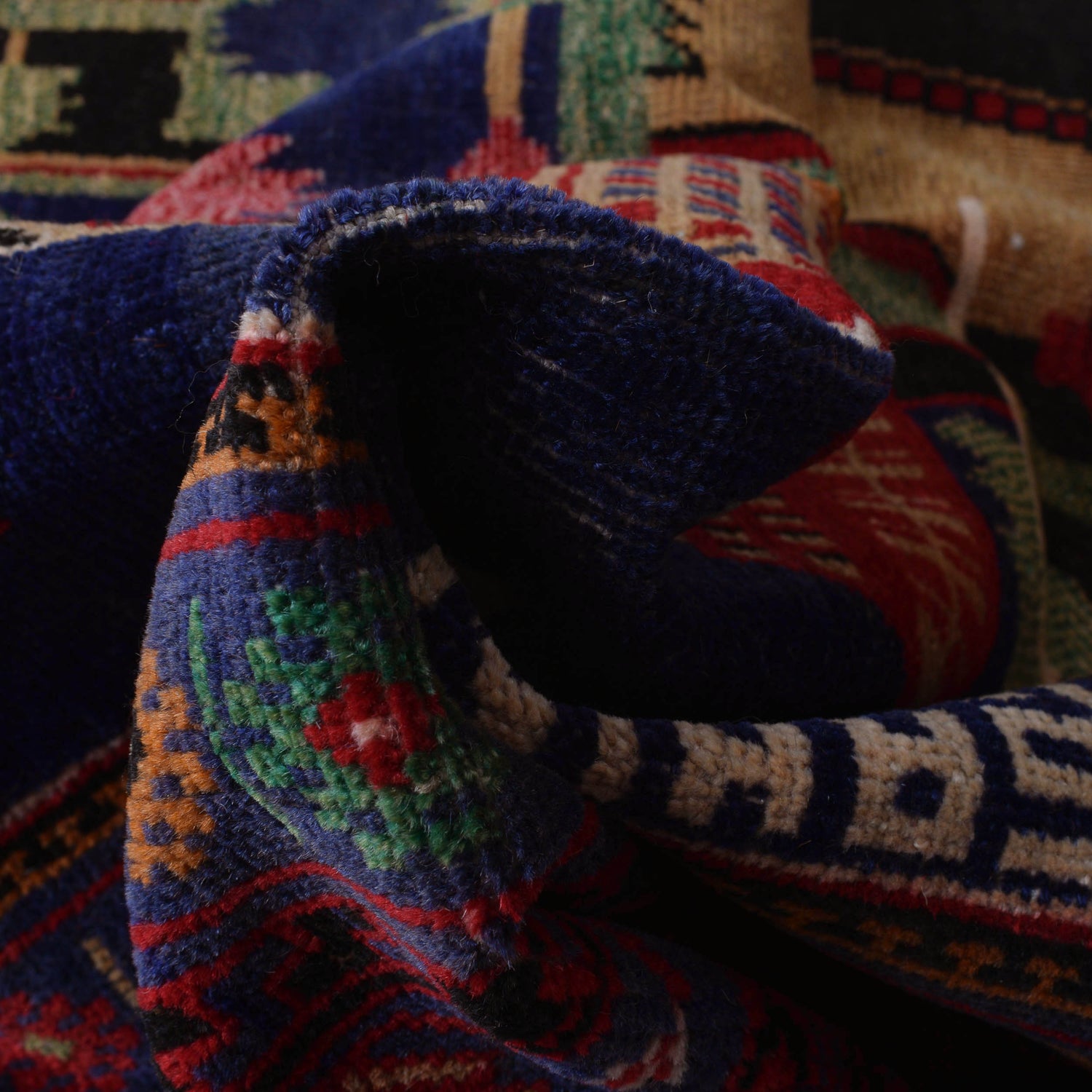 Handmade Pictorial Carpet 4' 3" x 6' 6" ft / 130 x 198 cm - No. R25331