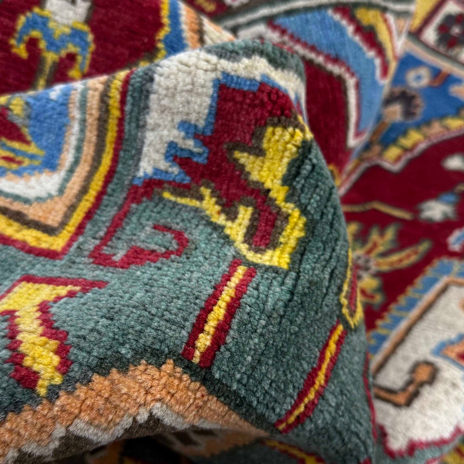 Hand Woven Heriz Design Carpet 4' 11" x 7' 8" ft / 150 x 233 cm - No. R37370