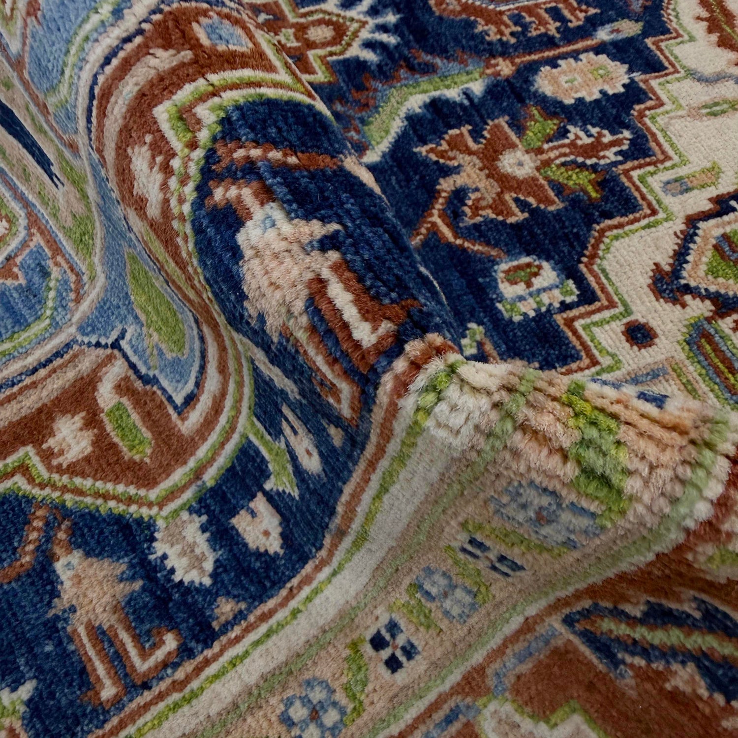 Hand Knotted Persian Heriz Area Rug 3' 11" x 5' 10" ft / 120 x 178 cm - No. R37376