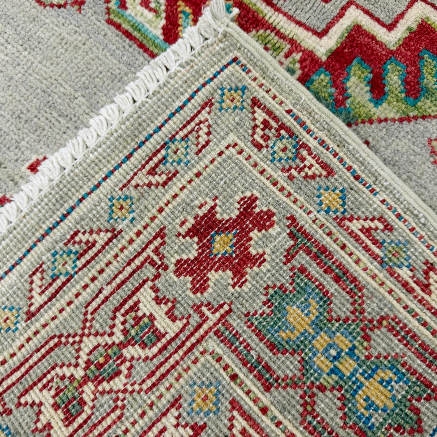 Hand knotted Kazak Carpet 4' 2" x 5' 8" ft / 126 x 173 cm - No. R37383