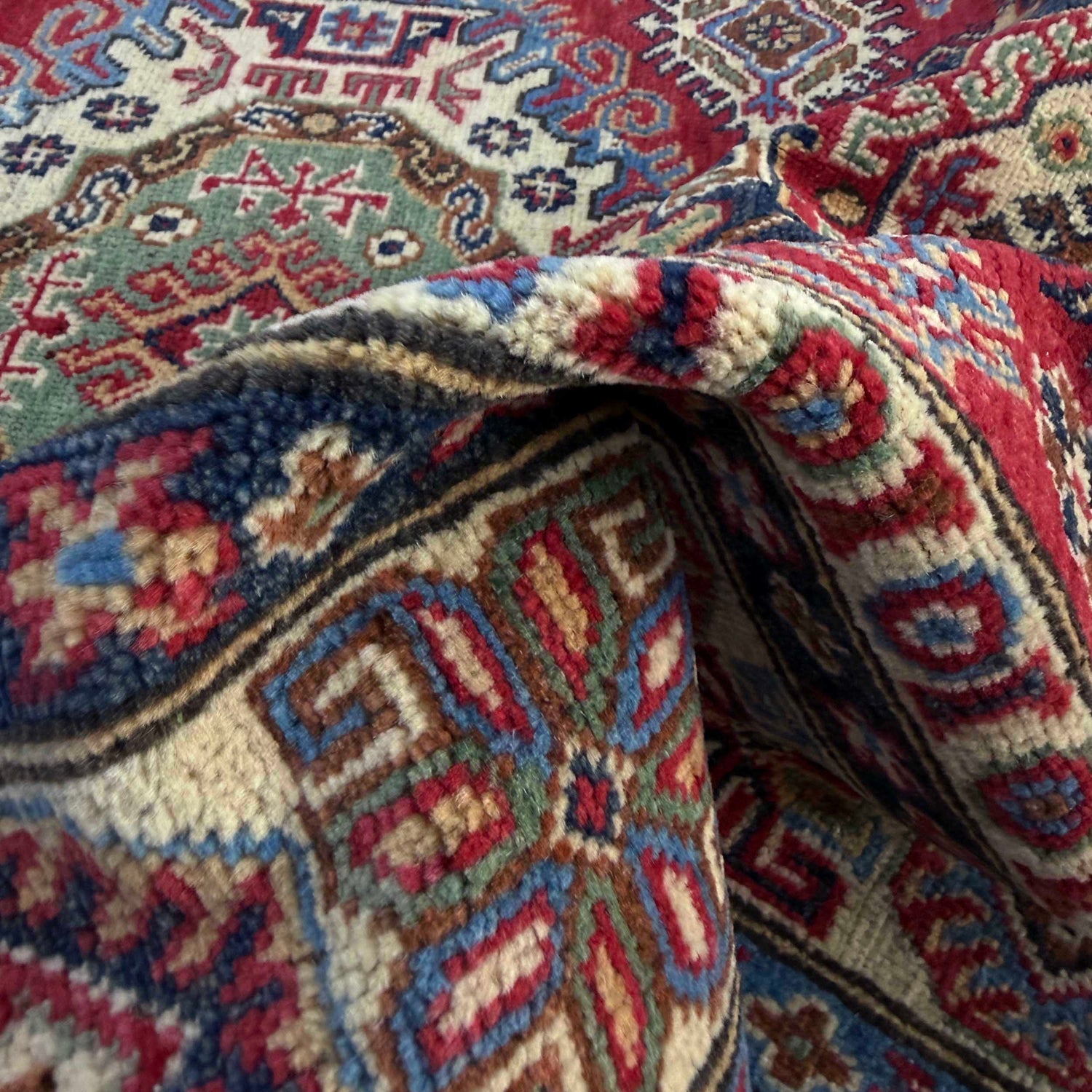 Hand knotted Kazak Carpet 4' 11" x 7' 3" ft / 151 x 220 cm - No. R37390