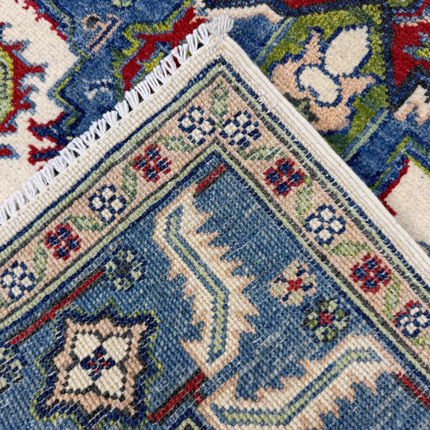 Multi Color Heriz Design Rug 4' 0" x 5' 8" ft / 122 x 173 cm - No. R37391