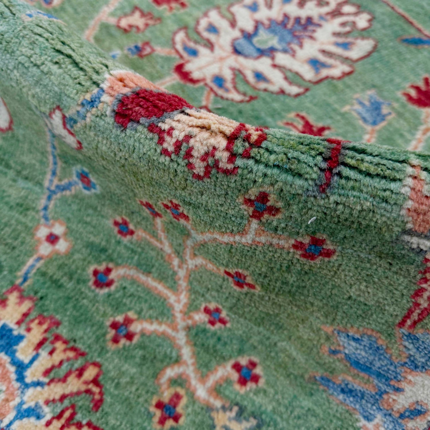 Modern Sultani Carpet 3' 4" x 4' 10" ft / 101 x 147  cm - No. R37523