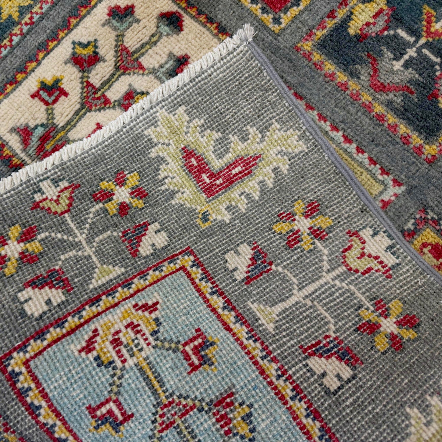 Oriental Bakhtiar Area Rug 3' 11" x 6' 0" ft / 120 x 182 cm - No. R37619