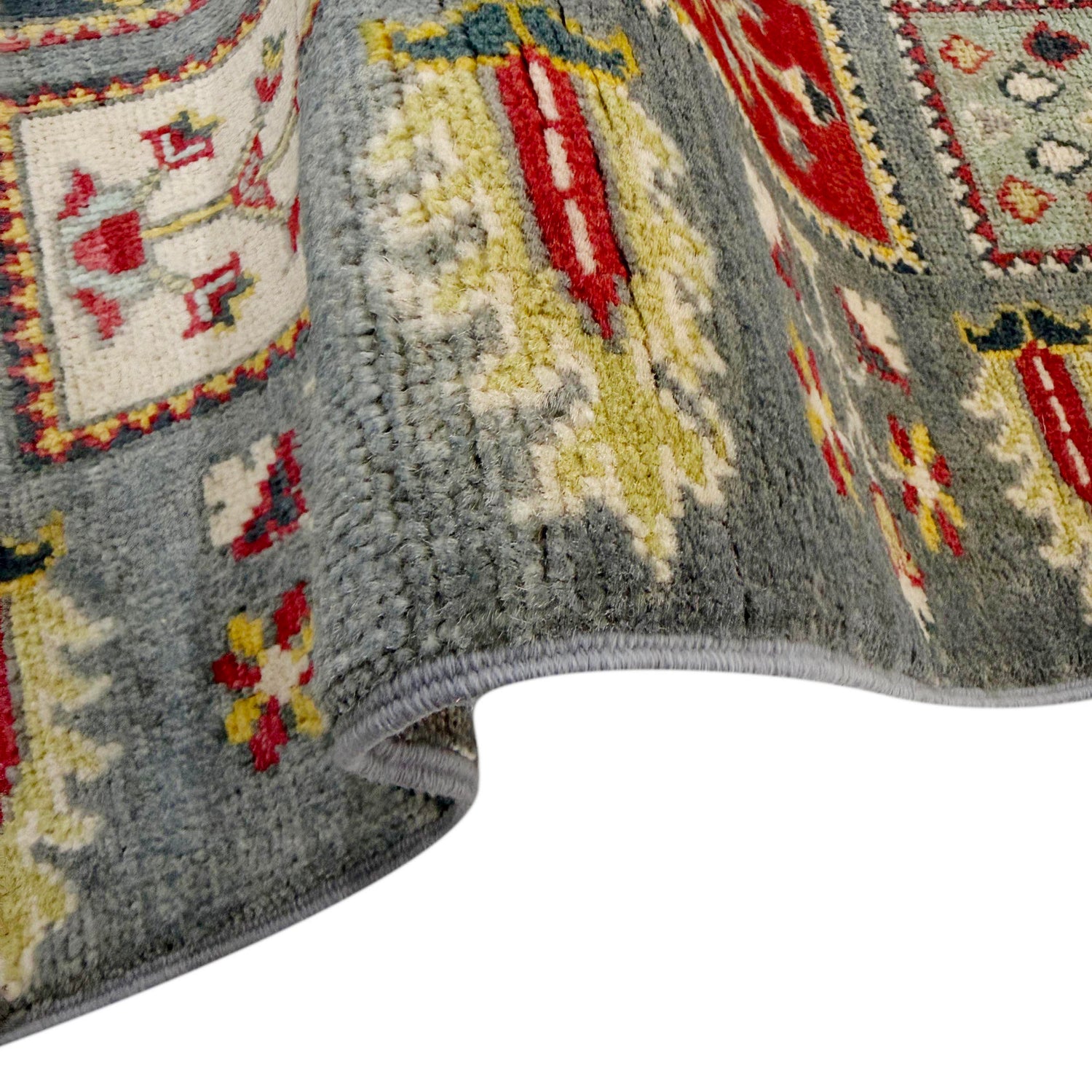 Oriental Bakhtiar Area Rug 3' 11" x 6' 0" ft / 120 x 182 cm - No. R37619