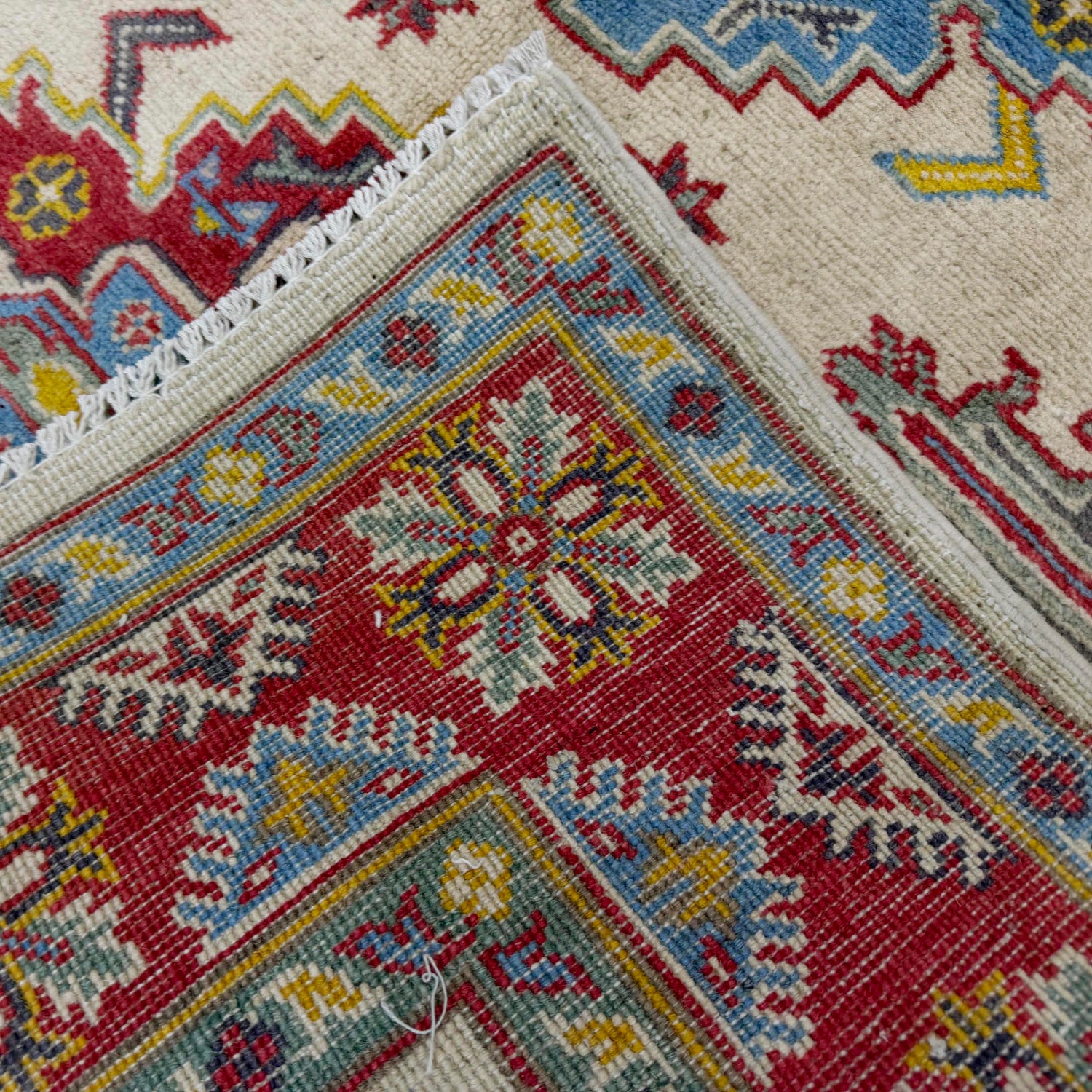 Oriental Kazak Rug 4' 0" x 5' 8" ft / 121 x 172 cm - No. R37635