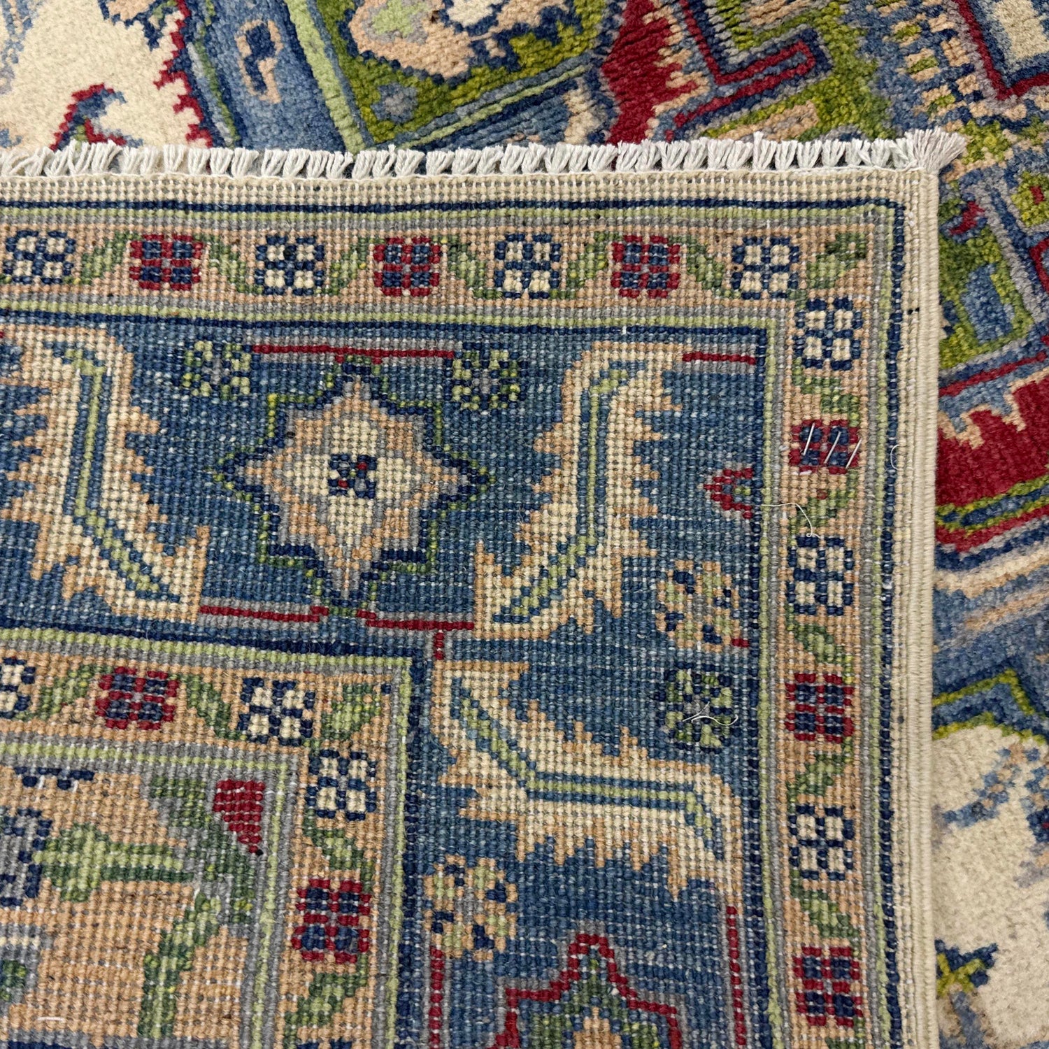 Hand Woven Heriz Design Carpet 3' 11" x 5' 11" ft / 120 x 180 cm - No. R37637