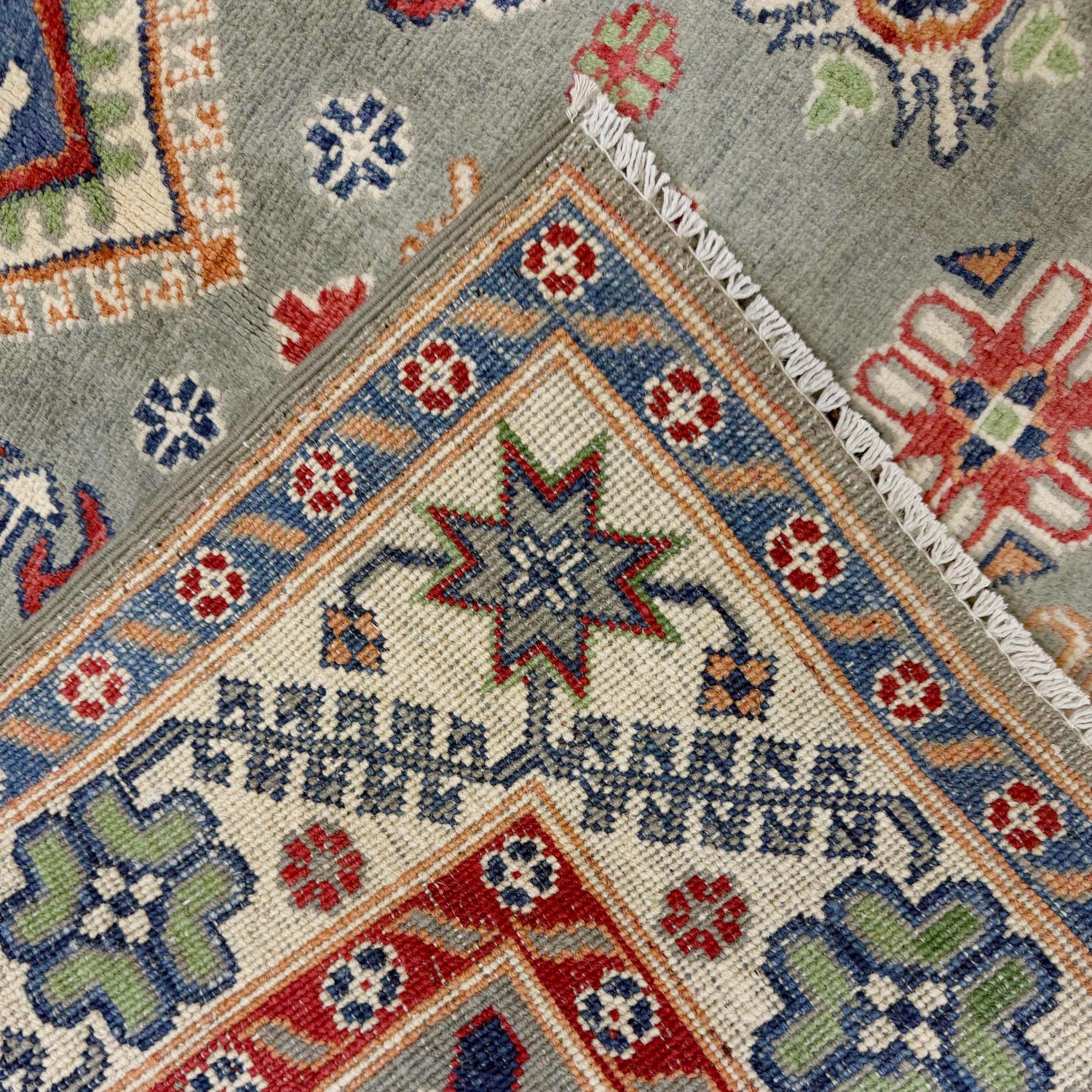 Hand knotted Kazak Rugs 4' 0" x 5' 9" ft / 122 x 175 cm - No. R37651