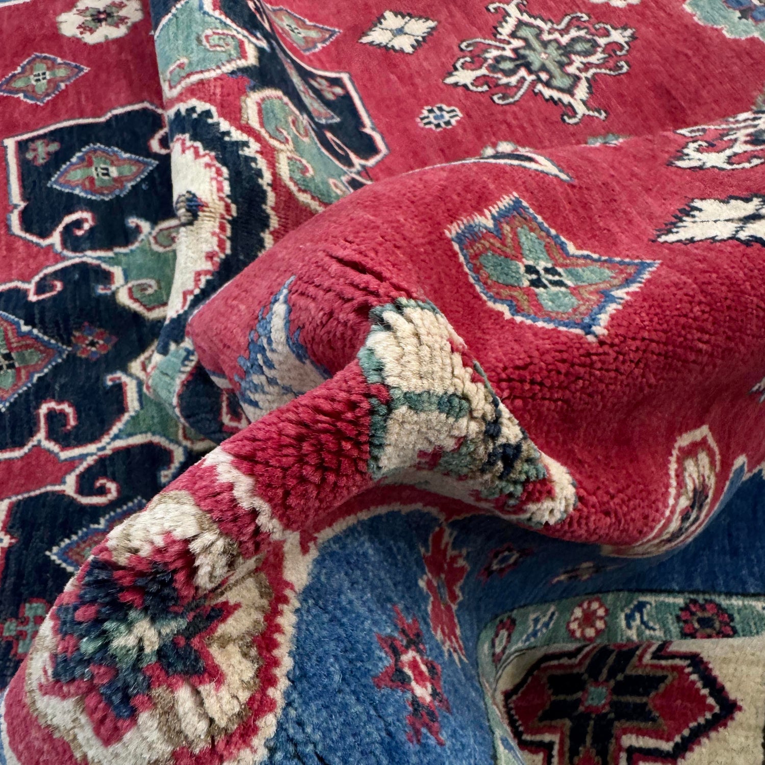 Hand knotted Kazak Carpet 6' 7" x 10' 0" ft / 200 x 304 cm - No. R37743