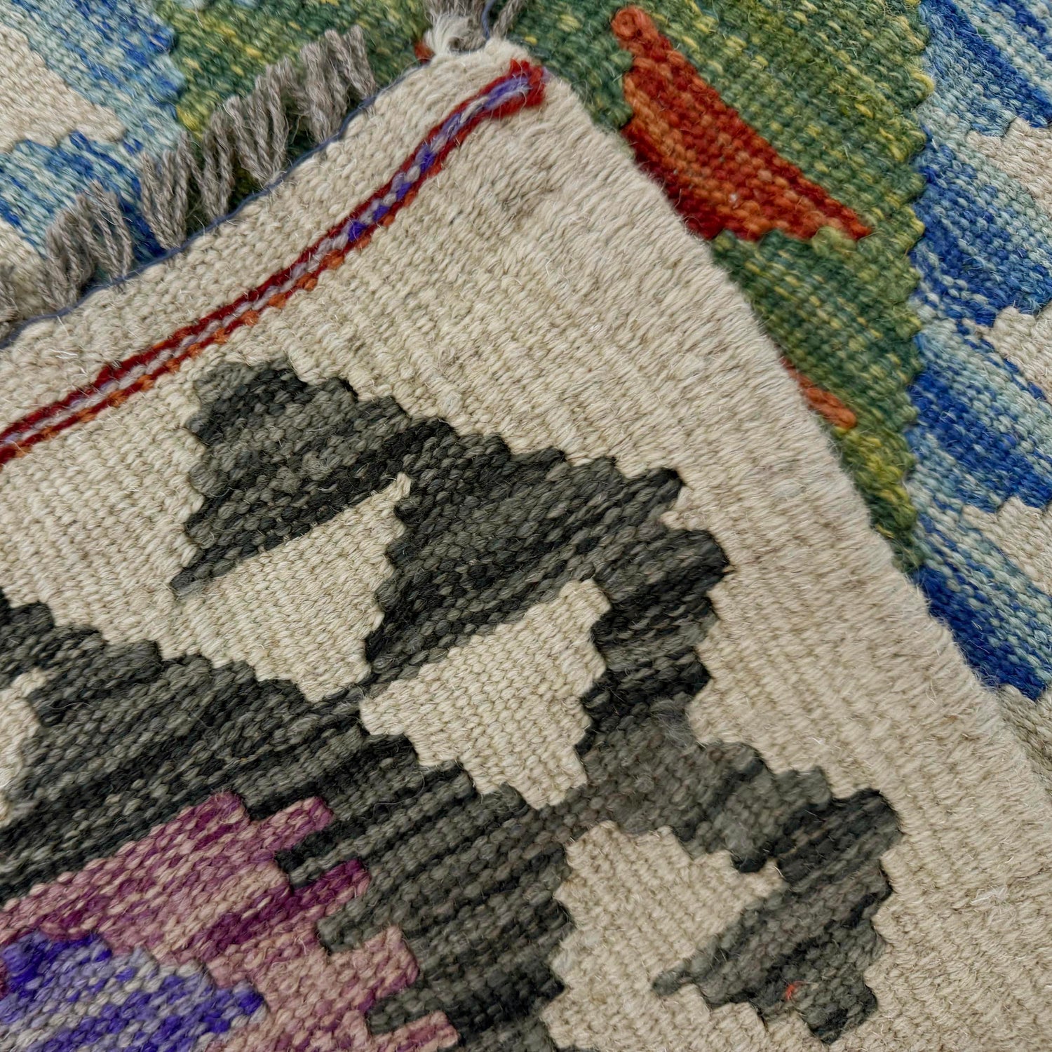 Hand Woven Wool Kelim 3' 5" x 5' 5" ft / 104 x 165 cm - No. R37882