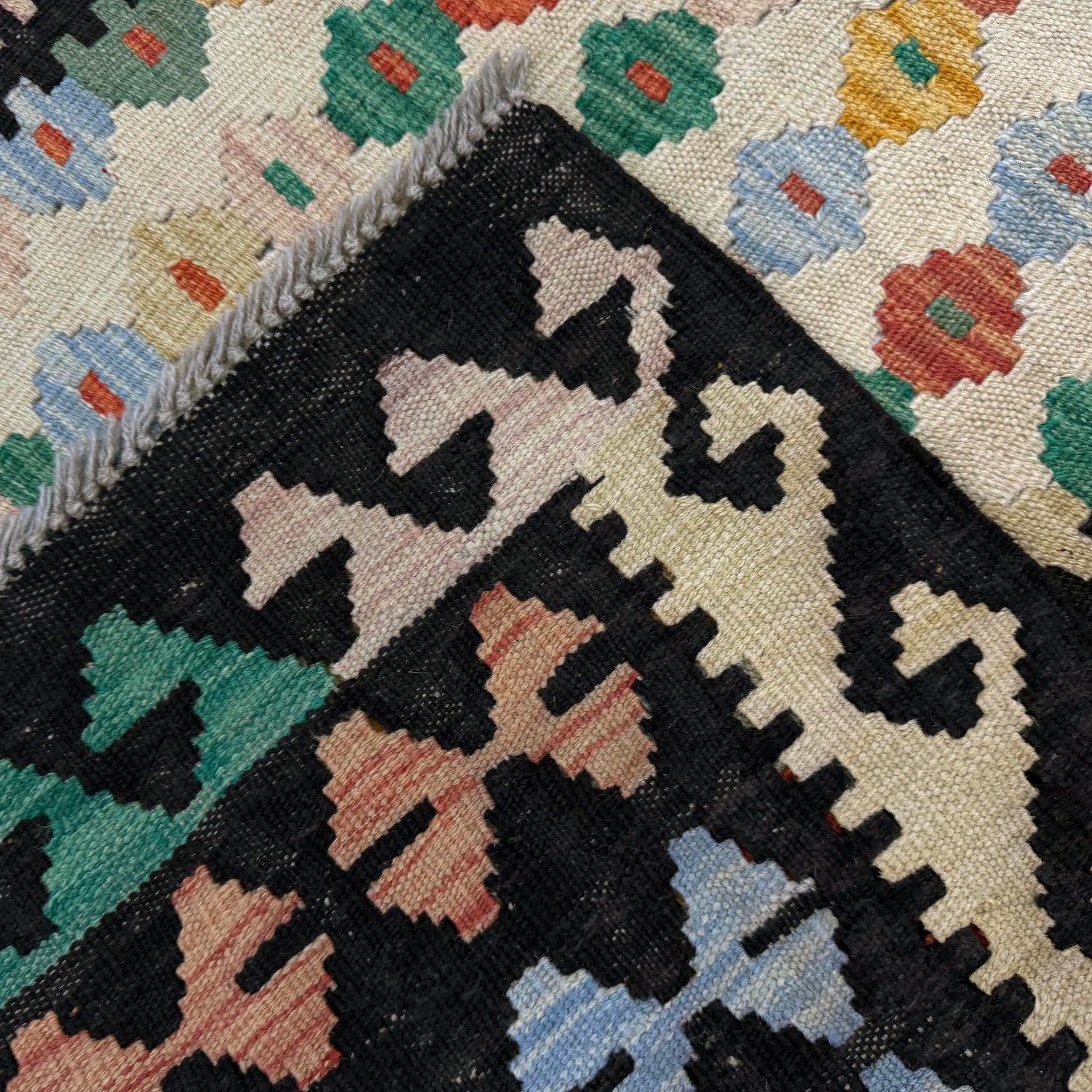 Multi Color ful Flat-Weave Wool Kilim 3' 7" x 5' 1" ft / 110 x 154 cm - No. R37902